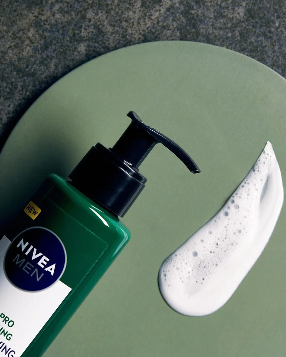 NIVEA MEN Sensitive Pro Łagodzący płynny krem do golenia dla mężczyzn z olejem z nasion konopi i witaminą E, 200 ml