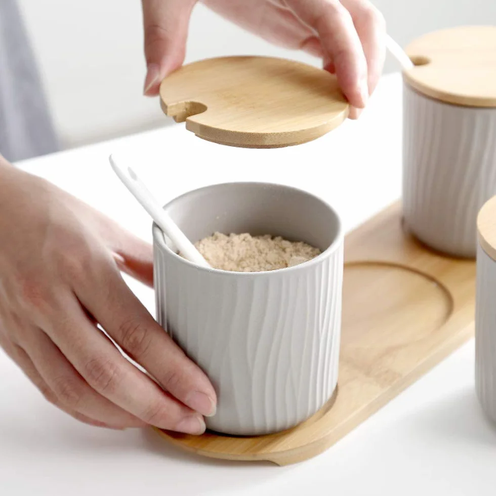 Zestaw 2 ceramicznych pojemników na przyprawy, cukiernica, miska na cukier z łyżeczką i bambusową pokrywką, na herbatę, cukier, sól, przyprawy, do domu i kuchni