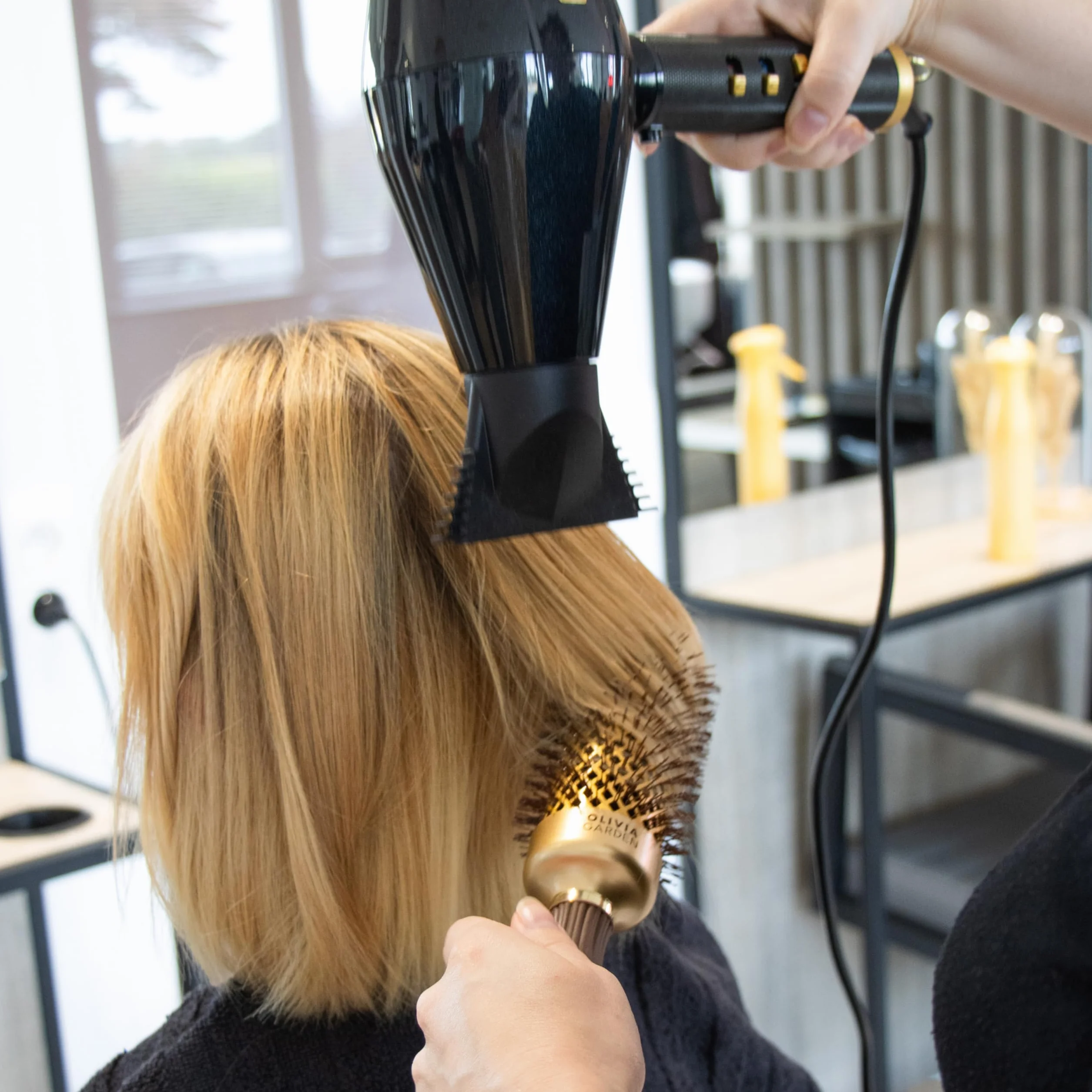 Olivia Garden Expert Blowout Shine – Okrągła szczotka ceramiczna antystatyczna do błyszczącego stylizacji bez puszenia