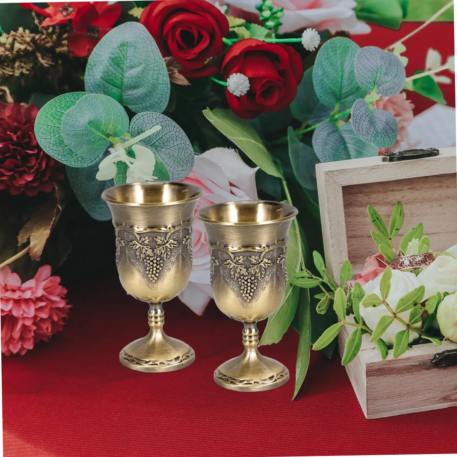 Hohopeti Metalowy Tłoczony Kielich Do Wina z Wzorem Winogron Stabilny i Elegancki Kubek Do Chińskich i Prezentów Vintage Style Wine Supplies Cup