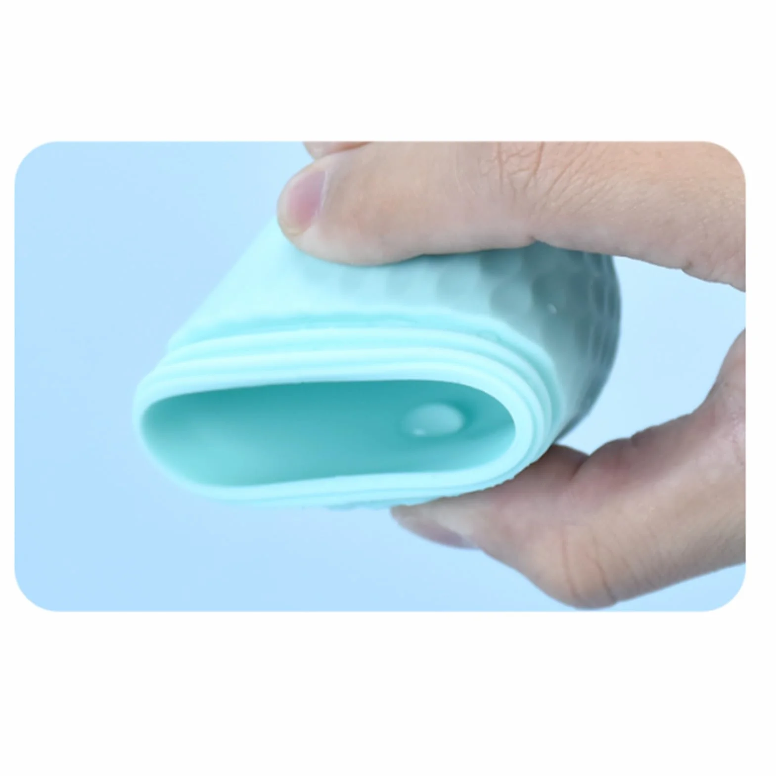 Silicone Ice Roller, Lightweight Cooling Beauty Tool Mold, 2.44x2.40x4.53 inches Reusable Cold Relaxing Roller, Perfect Gift for Daughter, Wife, and Refreshing Facial Massager