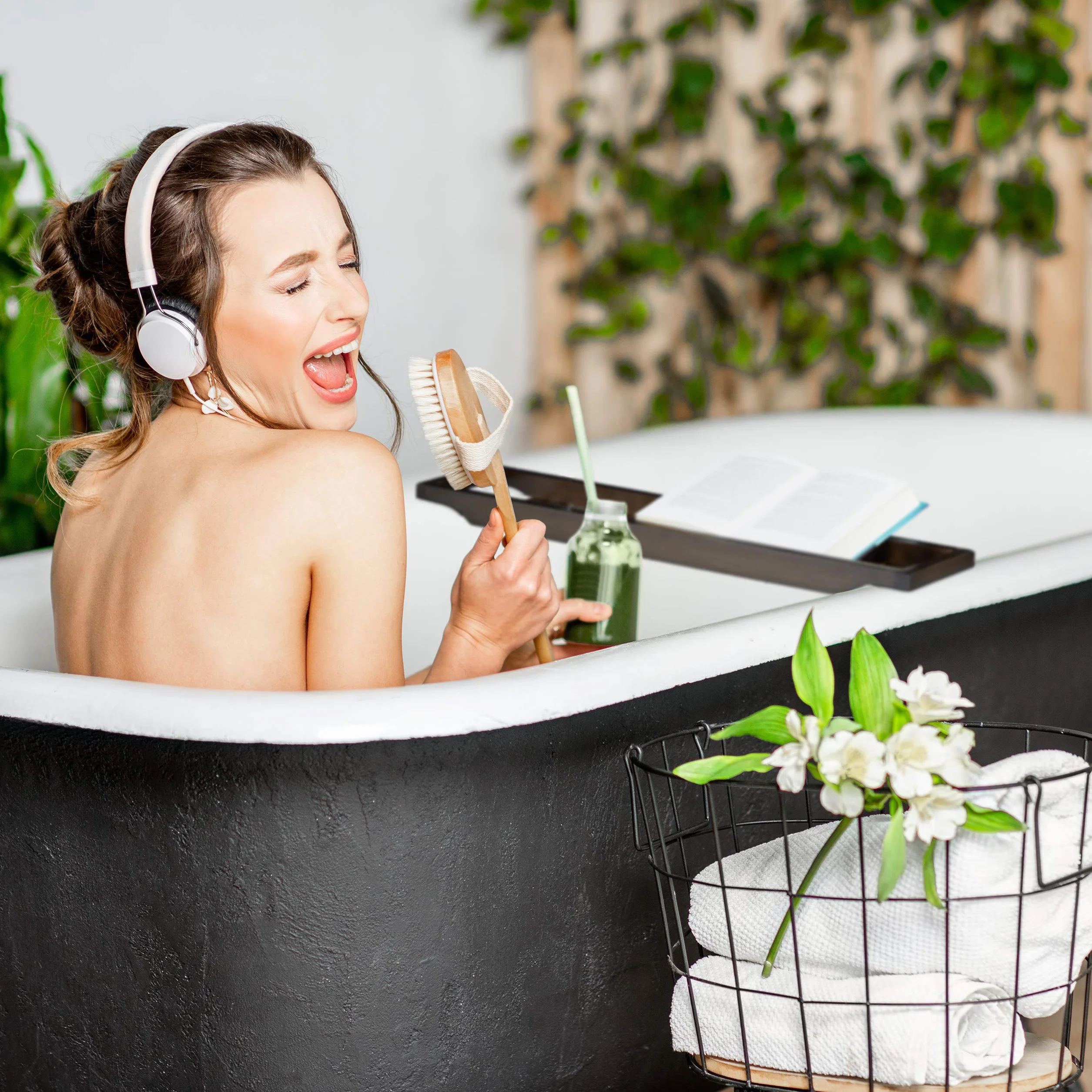 Relaxdays Bambusowa półka na wannę 70 cm deska do zawieszenia ciemnobrązowa