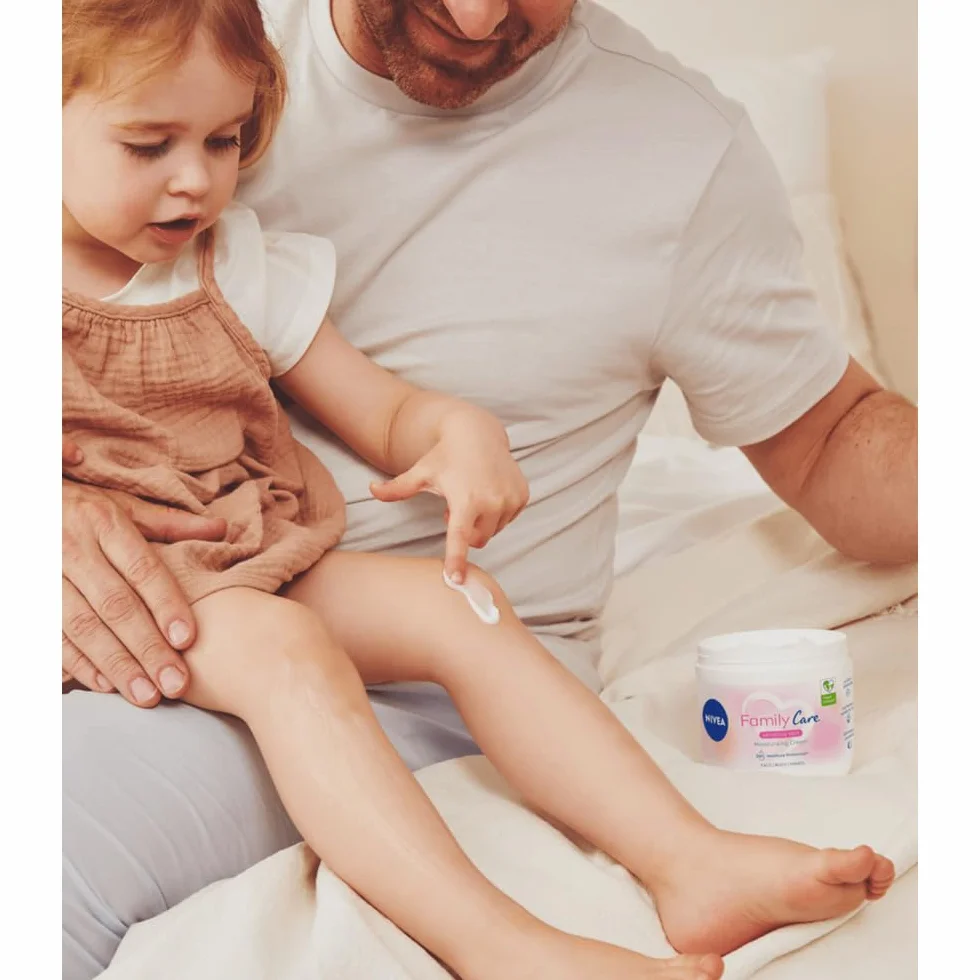 NIVEA Family Care Lekki krem nawilżający do wrażliwej skóry ciała, twarzy i dłoni dla całej rodziny 450 ml