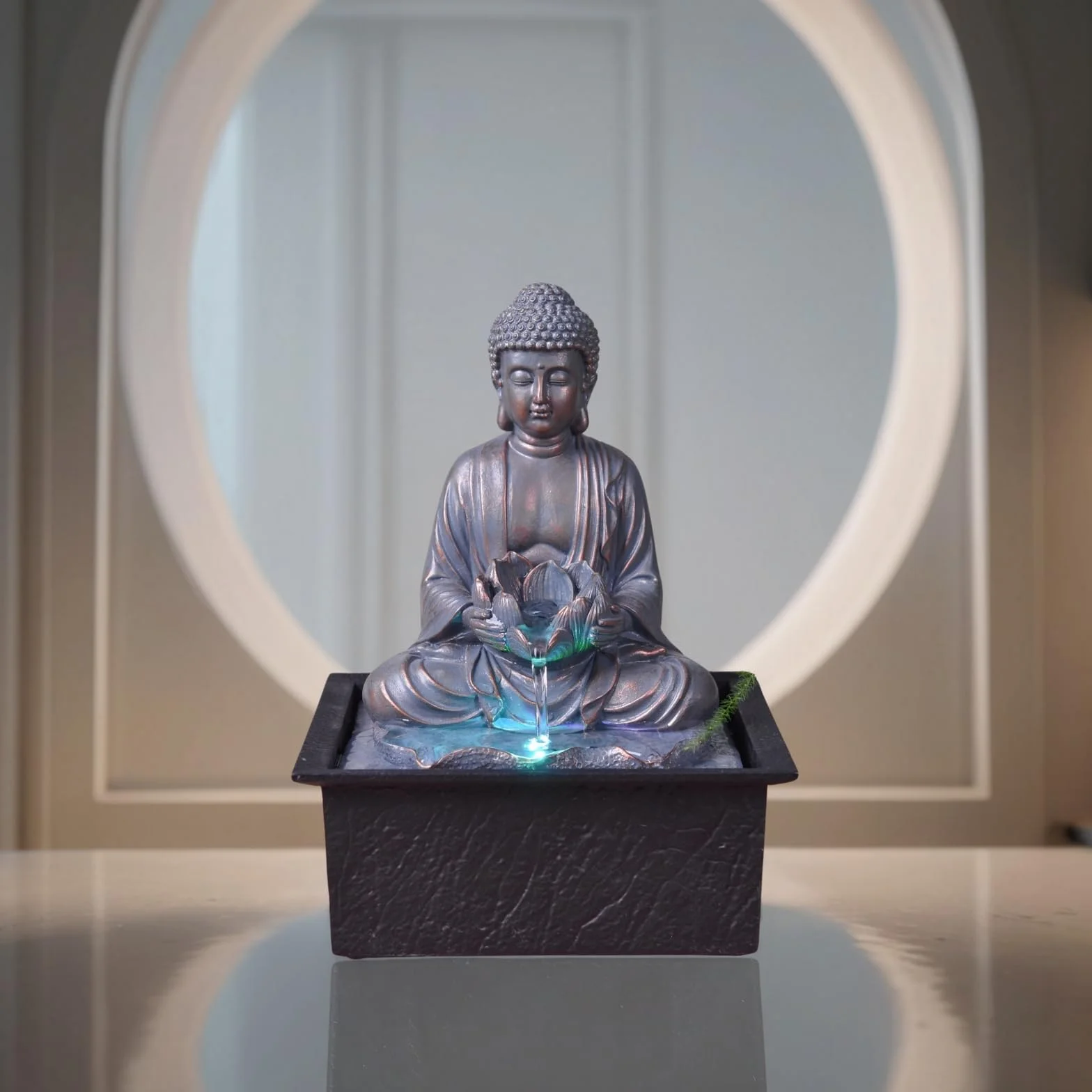 Fontanna wewnętrzna Budda Medytacja Lotos Kolorowe światło LED - Zen Deco Salon Sypialnia - Fontanna stołowa Relaksujący ruch - Przydatny prezent dla kobiet i mężczyzn - H 26cm - Sutra Zen'Light
