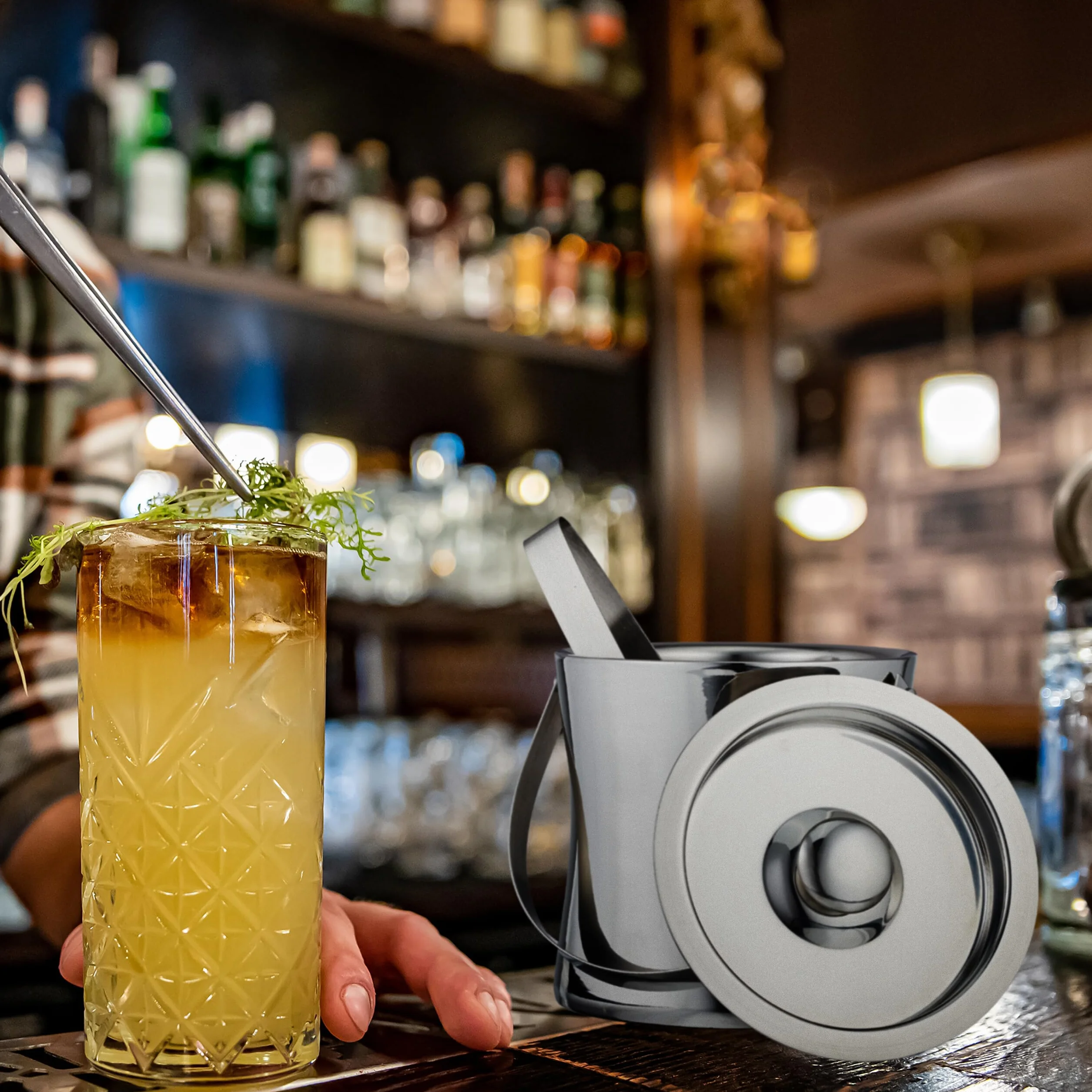 Relaxdays Pojemnik na kostki lodu, stal nierdzewna, podwójne ścianki, wiadro na lód z pokrywką, szczypce i uchwyty, pojemność 1,5 litra, kolor srebrny