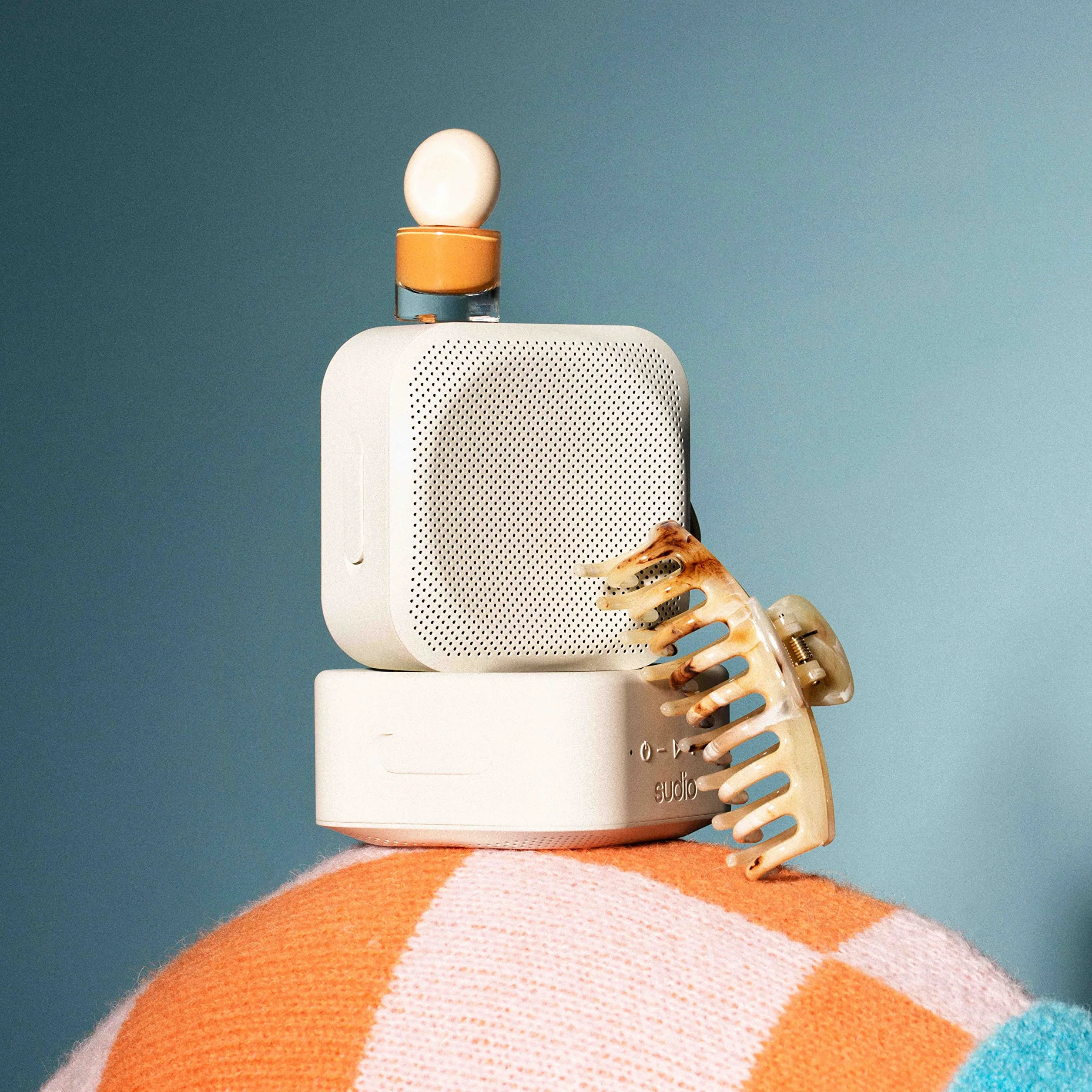 Sudio F2 Przenośny głośnik Bluetooth z wodoszczelnością IPX7, funkcja transmisji, wejście AUX 3,5 mm, 15 godzin pracy na baterii, dla Androida i iPhone'a (czarny)