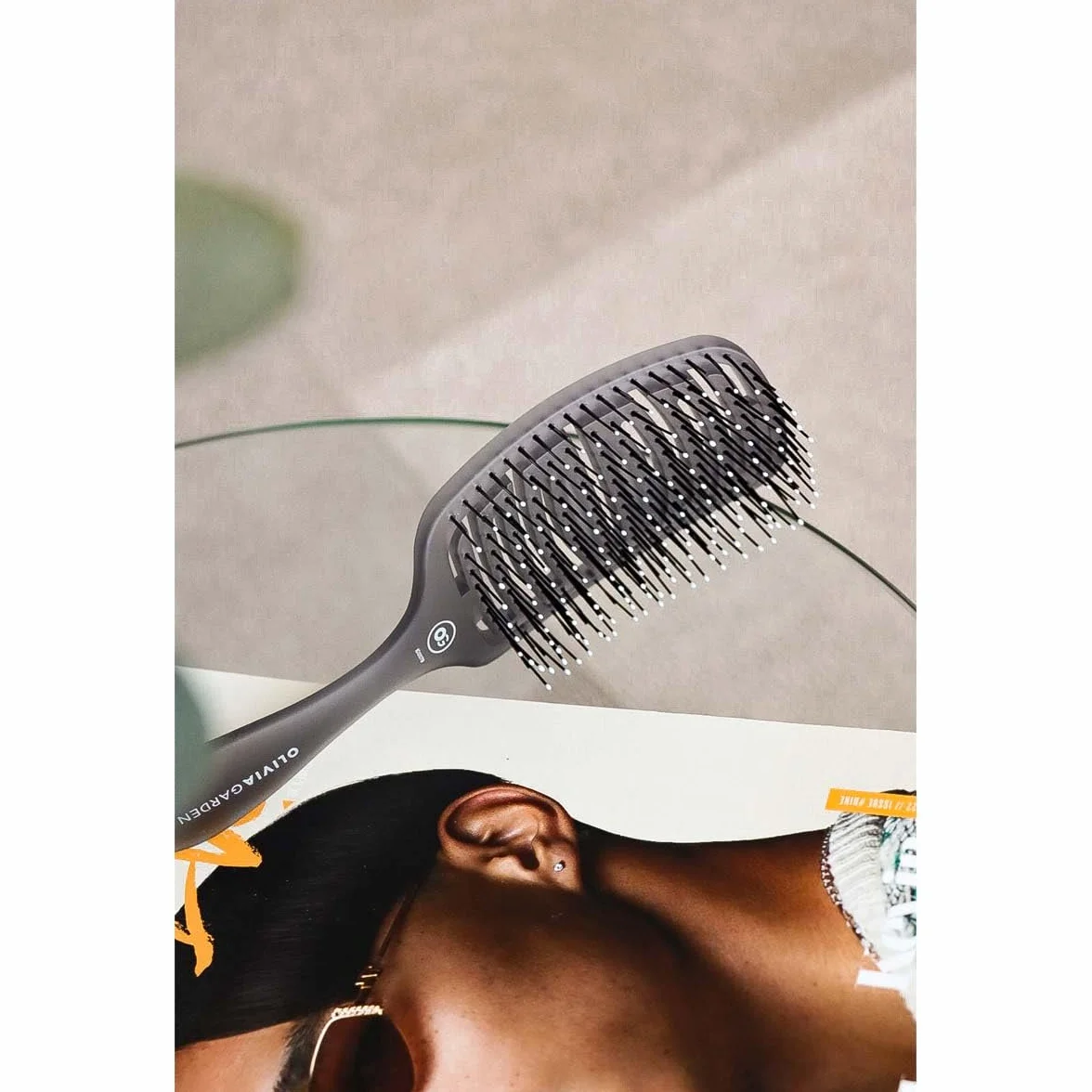 OLIVIA GARDEN Essential Care Flex Medium Hair Bristles Ice Grey