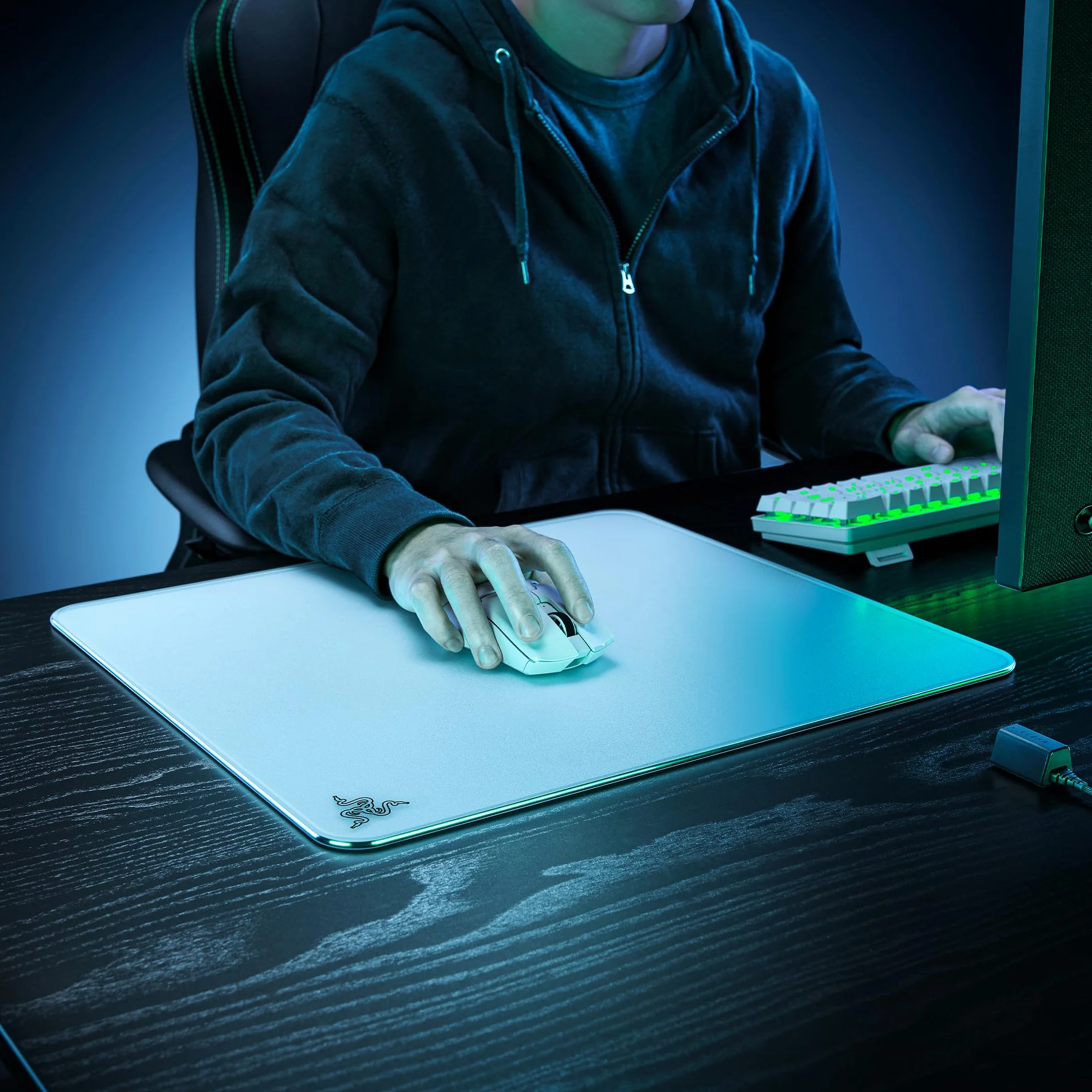 Razer Atlas - szklana podkładka pod mysz (szkło hartowane Premium, odporna na zabrudzenia i zadrapania, ciszsze ruchy myszy, antypoślizgowa podstawa gumowa) Biały