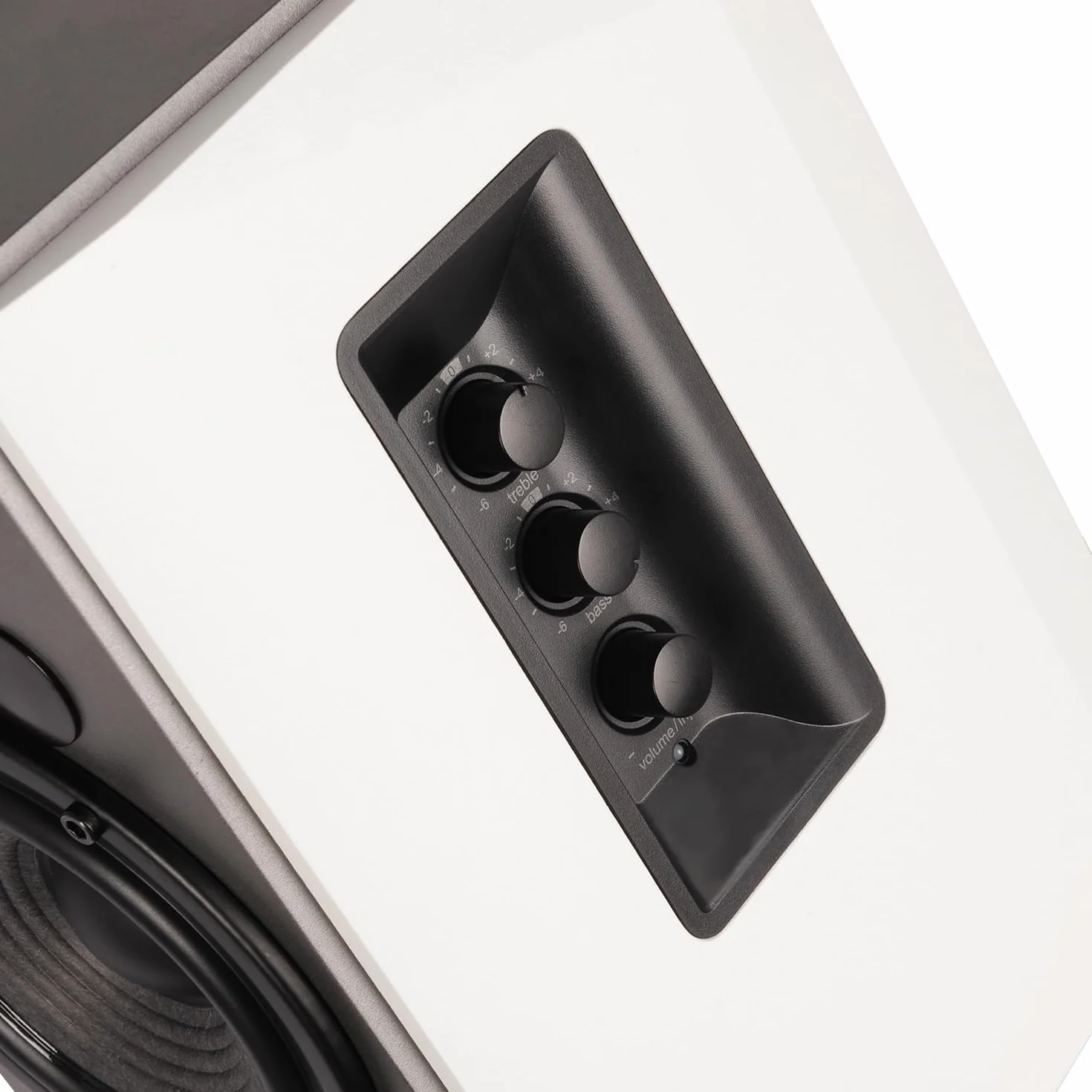 EDIFIER Studio R1380T 2.0 system głośników regałowych (42 W) w obudowie z prawdziwego drewna (MDF). Dwa przyłącza LINE. Pilot zdalnego sterowania na podczerwień i boczne elementy sterujące basami,