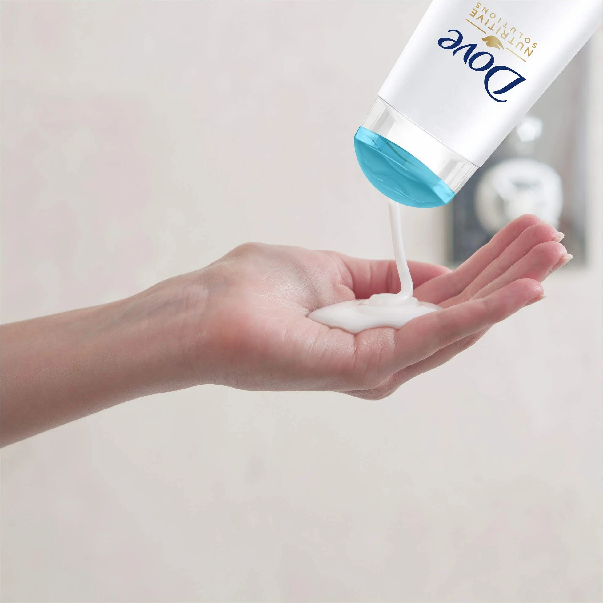 Dove Szampon i odżywka 2 w 1, codzienna pielęgnacja nawilżająca, intensywna pielęgnacja dla gładkich włosów, 250 ml, 1 sztuka