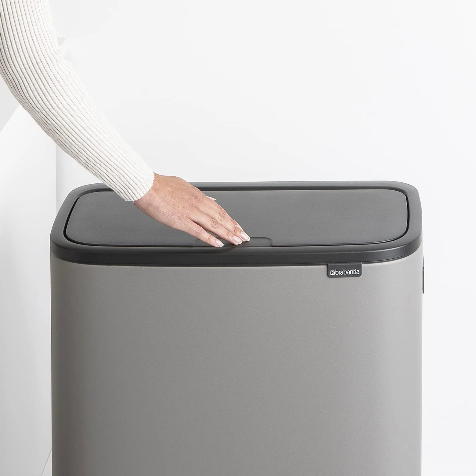 Brabantia - Bo Touch Bin High 2x30L - Duży Kosz na Śmieci do Kuchni - Otwieranie Soft-Touch - Podwójny Kosz z Wyjmowanymi Wewnętrznymi Wiadrami - Dołączone Worki na Śmieci - Grey - 55 x 31 x 82 cm