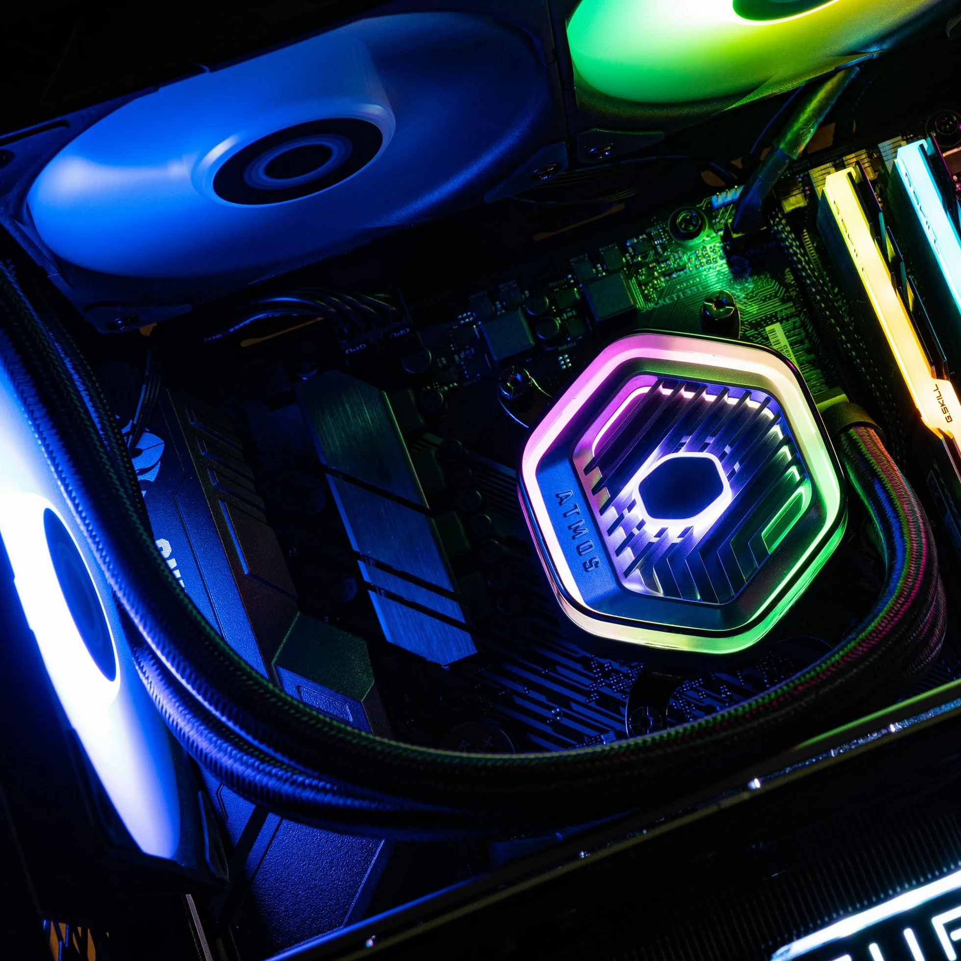 Cooler Master MasterLiquid Atmos 360 Black Chłodnica Cieczy CPU - System Chłodzenia Wodnego AIO, Dwukomorowa Pompa, Zainstalowane Wentylatory Sickleflow 120 Edge, Adresowalne RGB Gen 2, LGA1700 i AM5