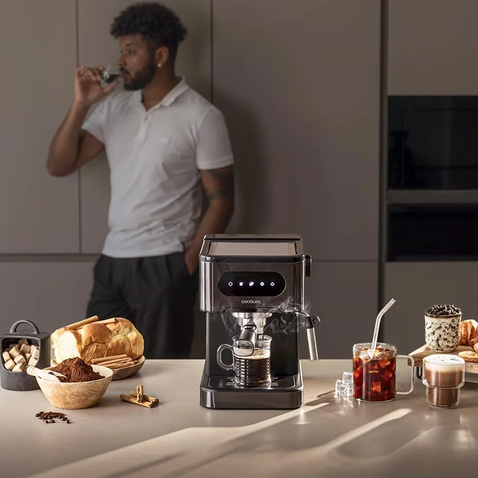 Cecotec Ekspres do kawy Espresso Power Espresso 20 Coldbrew. Espresso i cappuccino, zimna kawa, 20 barów ciśnieniowych, wychylna wylewka parowa, profesjonalna jakość w domu.