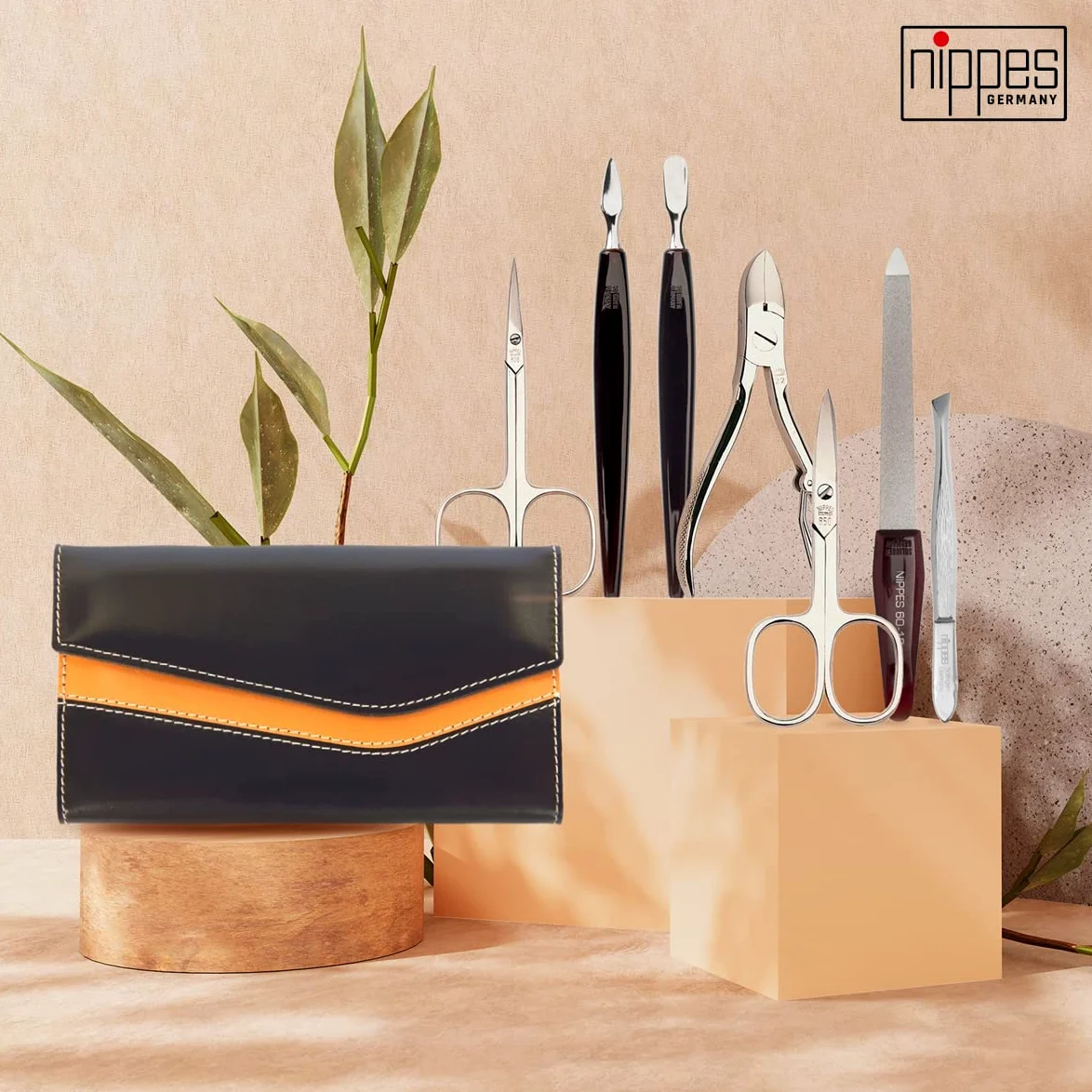nippes Solingen Premium Line zestaw do manicure Seam, 7-częściowy, stal nierdzewna, niklowana i nierdzewna, czarne etui na paznokcie ze skóry bydlęcej z kontrastowymi paskami, zestaw do pielęgnacji