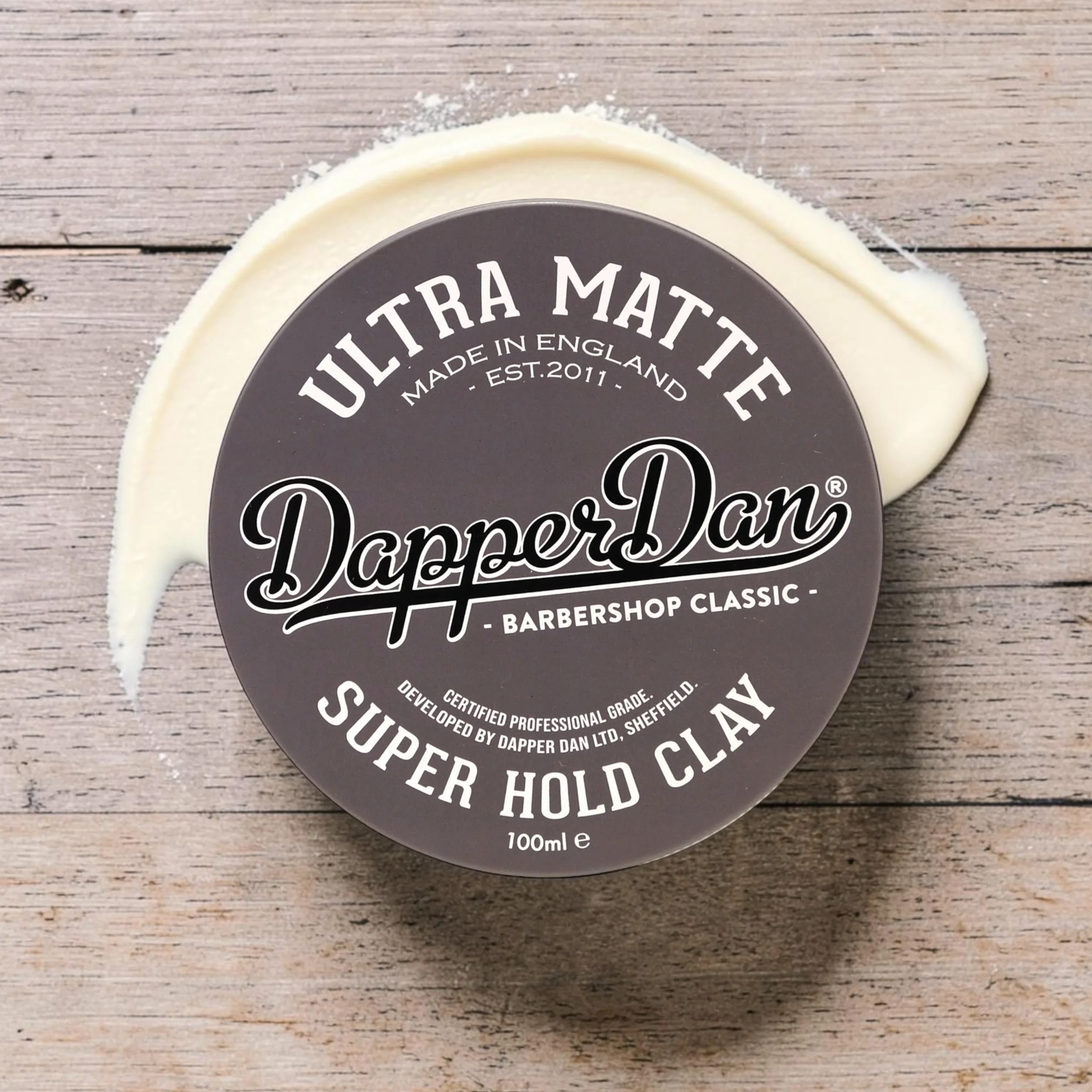 Dapper Dan Ultra Matt Clay, wosk z efektem matowym, długotrwały, subtelny zapach wanilii i malin, 1 x 100 ml