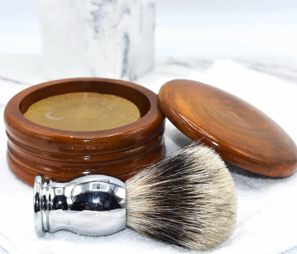 Parker Safety Razor 100% czysta szczotka do golenia z włosia borsuka (chromowany uchwyt) i bezpłatny stojak na pędzle do golenia