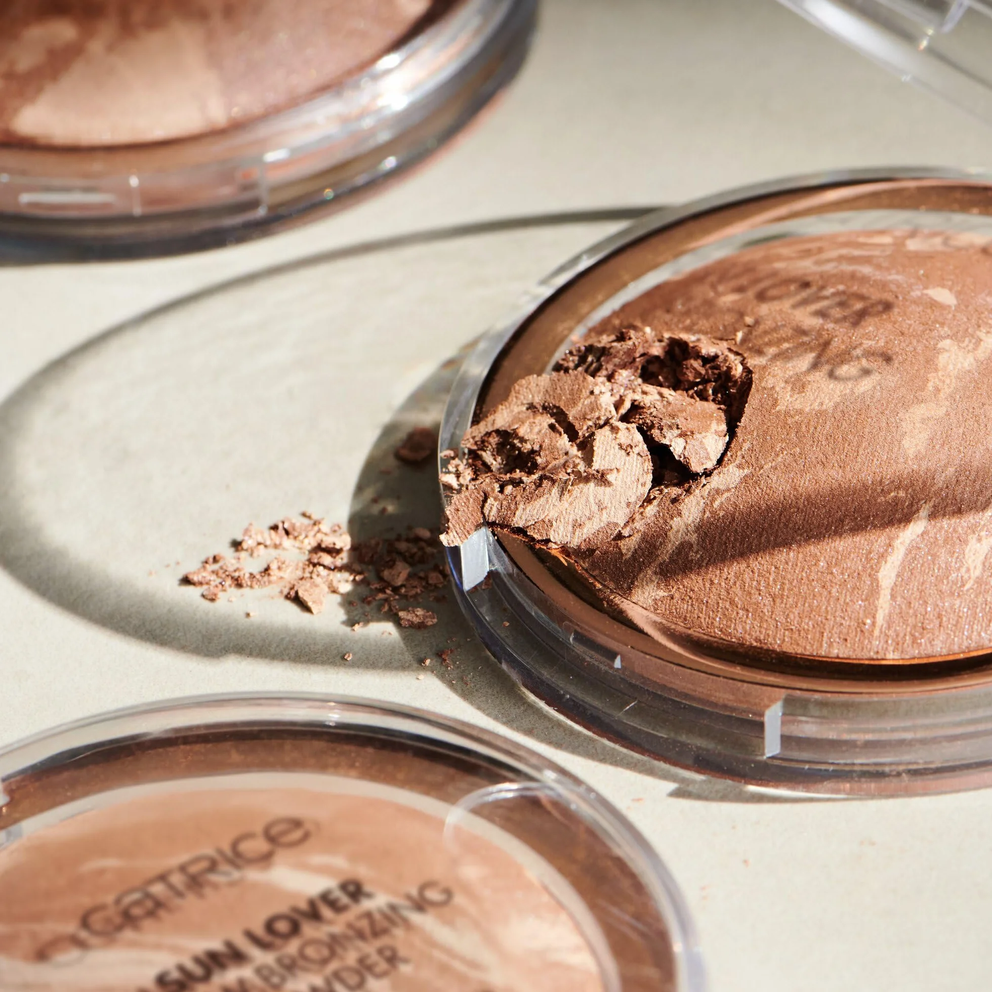 CATRICE SUN LOVER GLOW POLTKI BRONCEADORES 010 SUN-KISSED BRĄZ