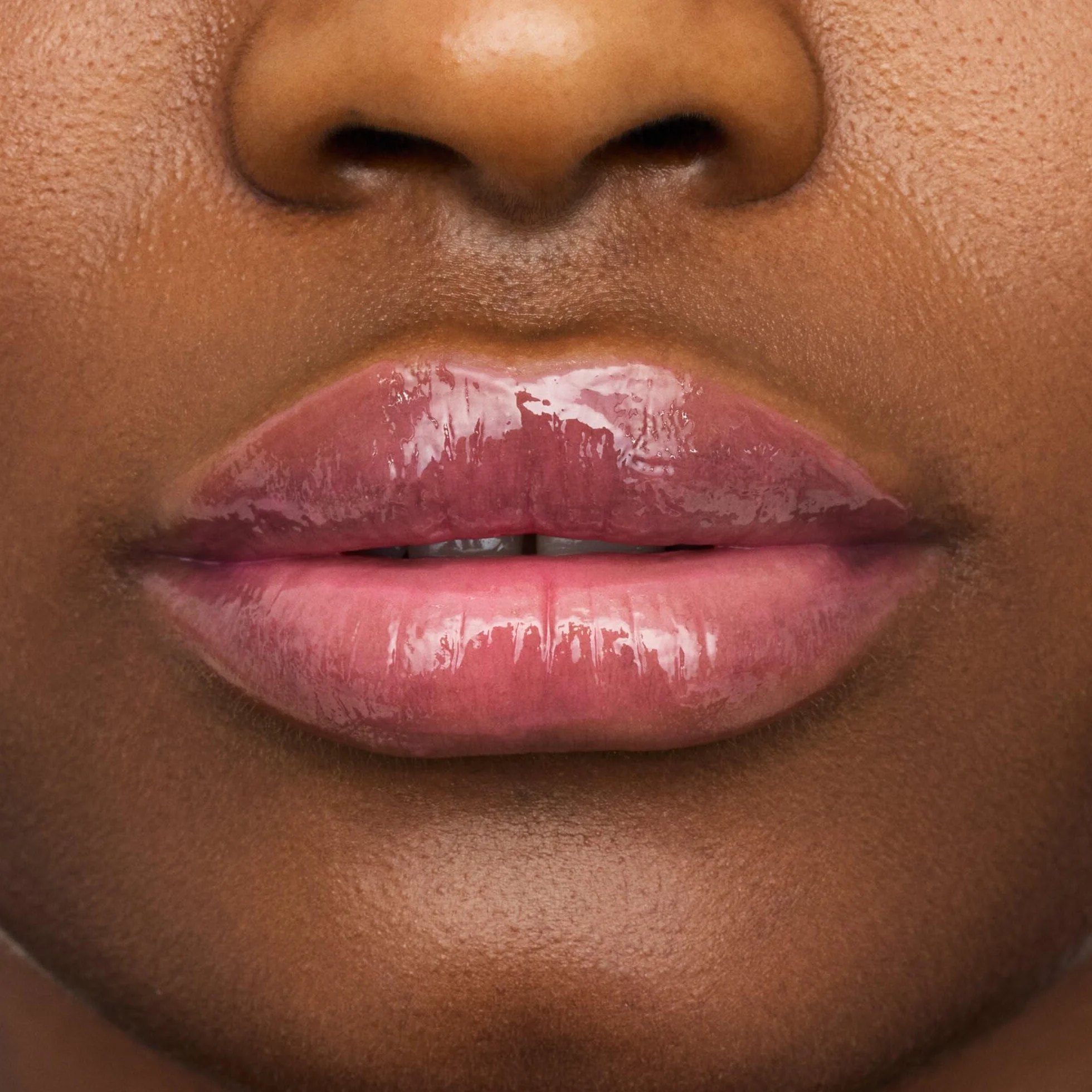 essence Balsam do ust the super peptide glossy lip treatment, wygładzanie, z witaminami, opieka, błyszczący (10ml)