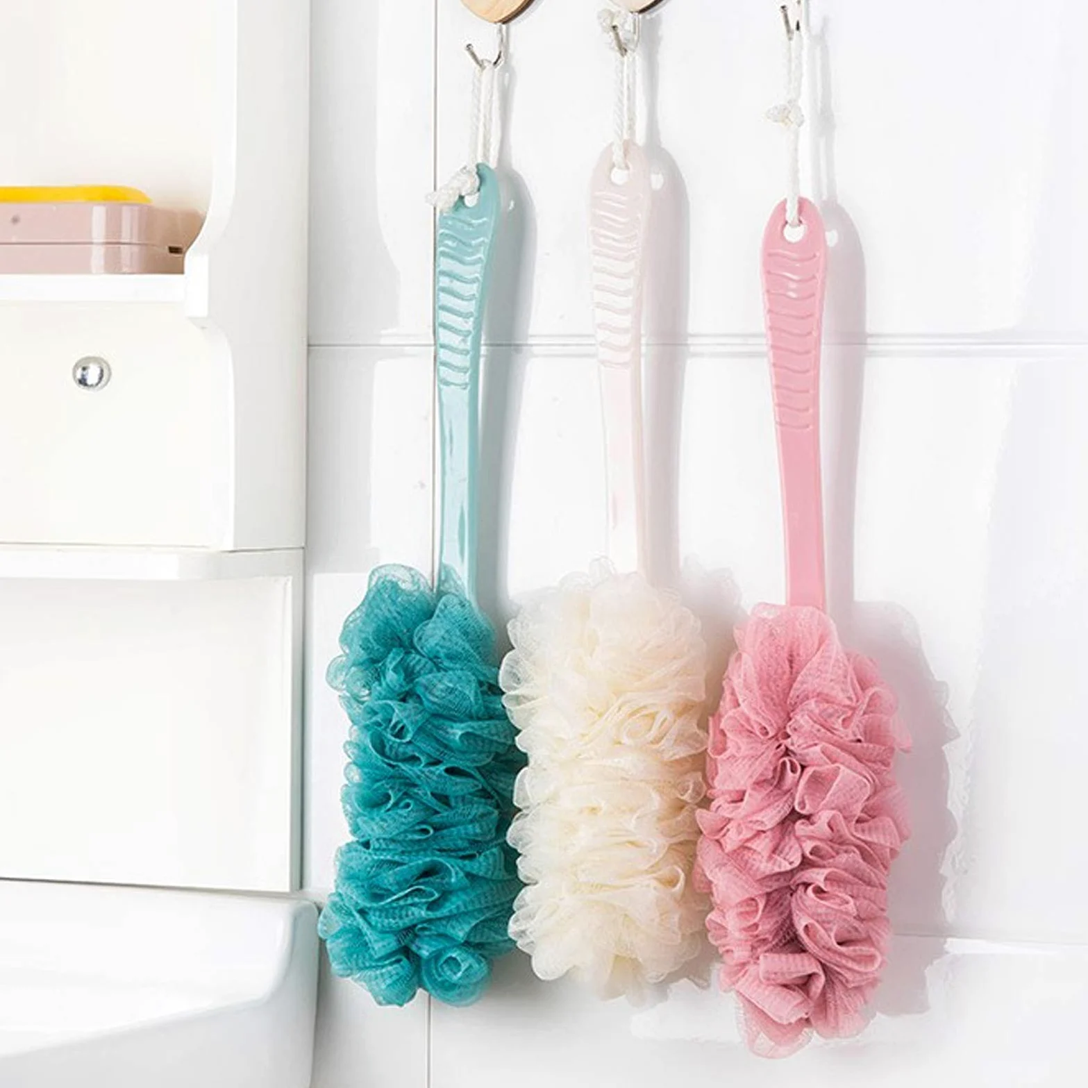 Szczotka do kąpieli - Back Scrubber do prysznica Duża nylonowa siatka z długim uchwytem Gąbka do kąpieli Narzędzie do czyszczenia pleców dla kobiet i mężczyzn Akcesoria prysznicowe (kolor: biały) (r