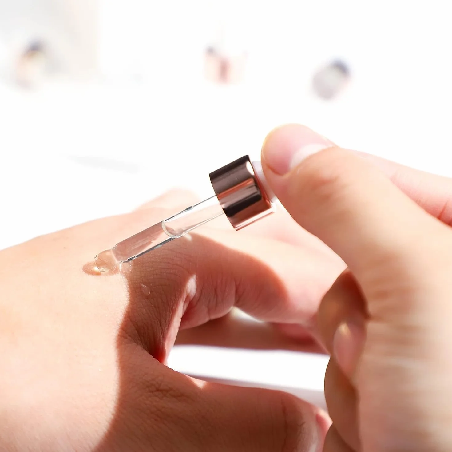 50 sztuk 2 ml szklane butelki z pipetą, mała pusta butelka na olejek do paznokci, miniaturowy szklany pojemnik do pobierania próbek, olejki eteryczne i kosmetyki DIY