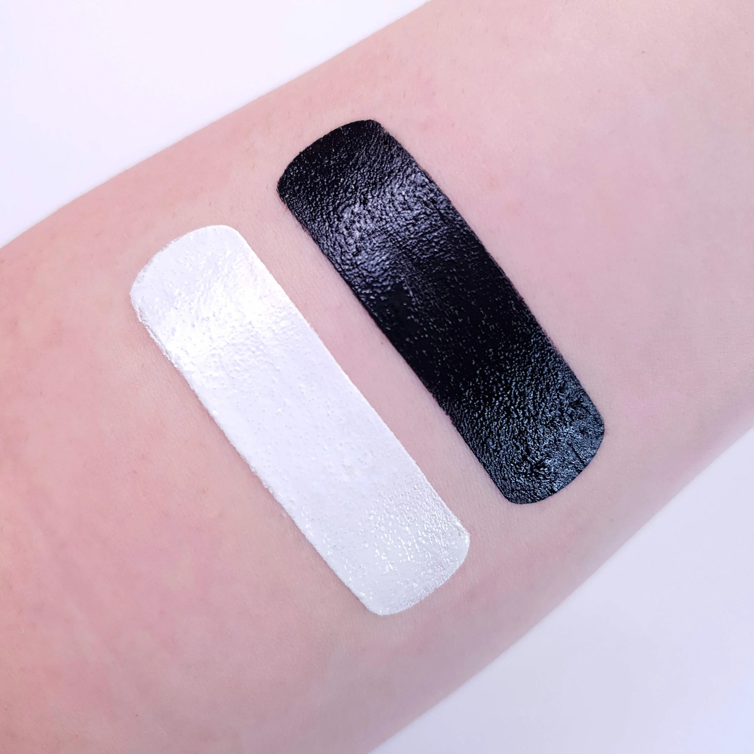 Kredki do ciała/twarzy Crayon zestaw do makijażu twarzy i ciała firmy Moon Creations – 3,5 g – zestaw monochromatyczny