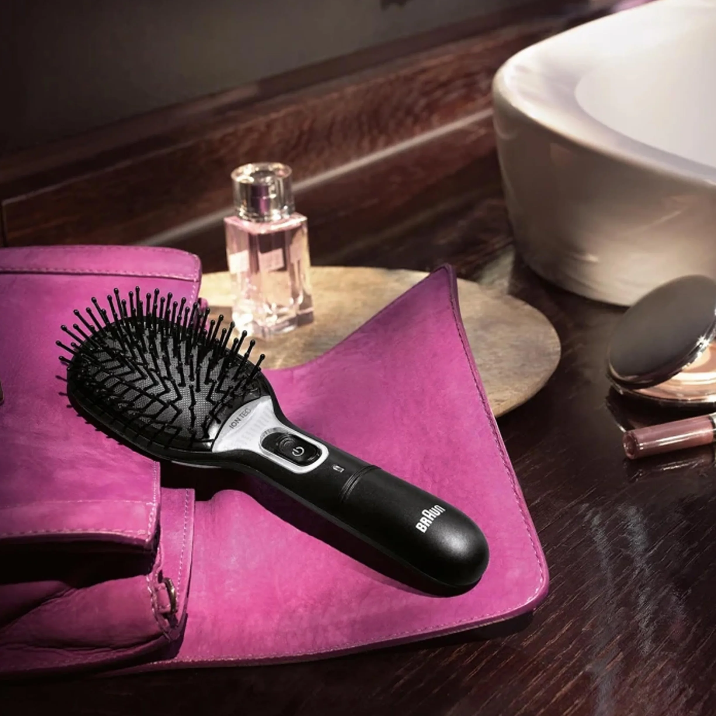 Braun Satin Hair 7 IONTEC szczotka do włosów, szczotka do włosów z technologią jonizującą dla zwiększenia połysku, BR710, czarna