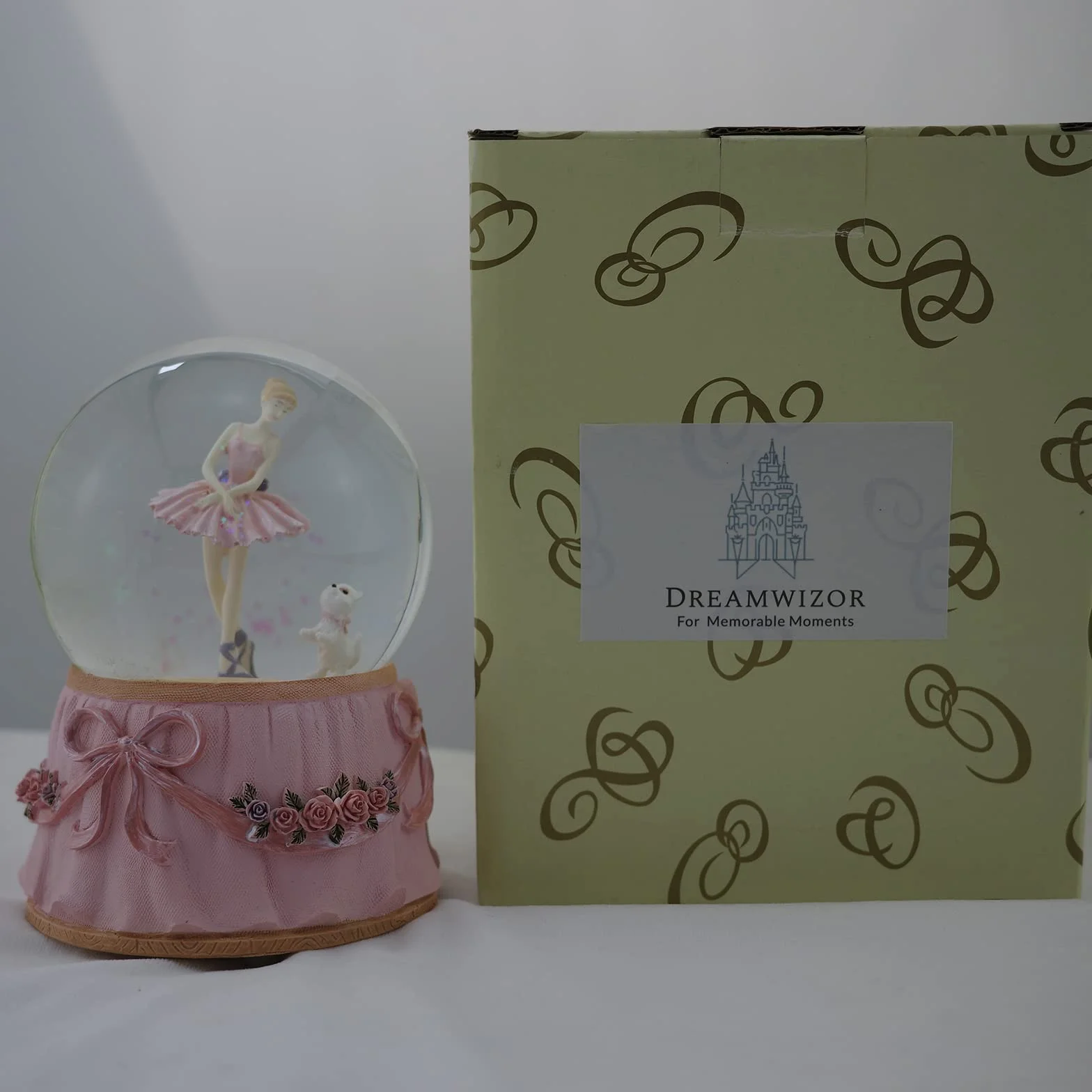 Szklana kula śnieżna balerina 10 cm grająca muzyka balet tańcząca dziewczyna ze szczeniakiem