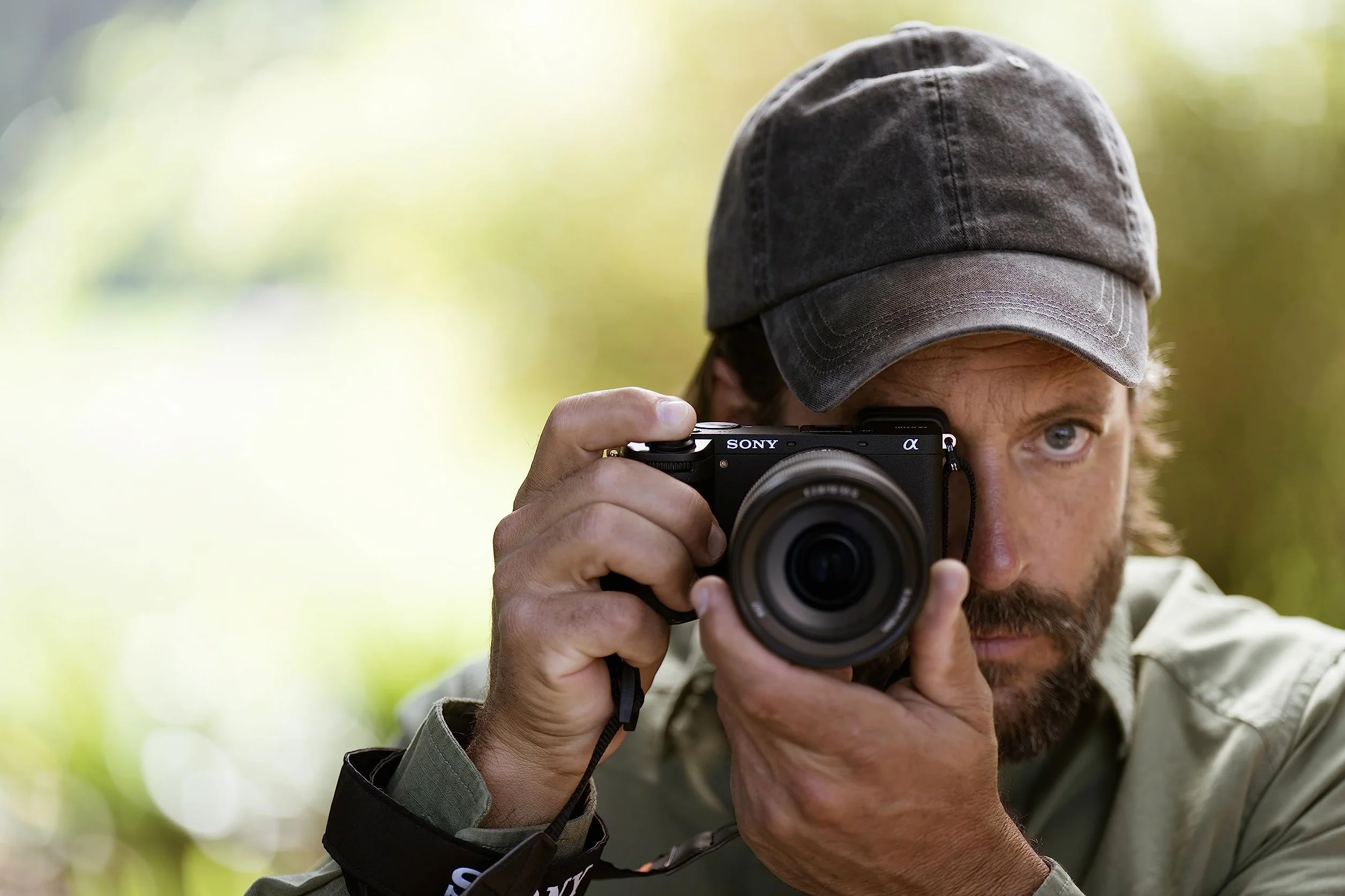 Sony Alpha 6700 bezlusterkowiec APS-C, 26 MP, AF z AI, wideo 4K 120p, 5-osiowa stabilizacja, odchylany ekran dotykowy — kompaktowy hybrydowy aparat dla twórców foto i wideo