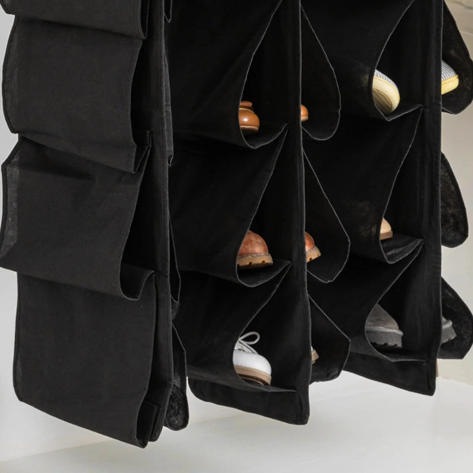 Wiszący organizer na buty 117x32 cm 12 kieszeni czarny