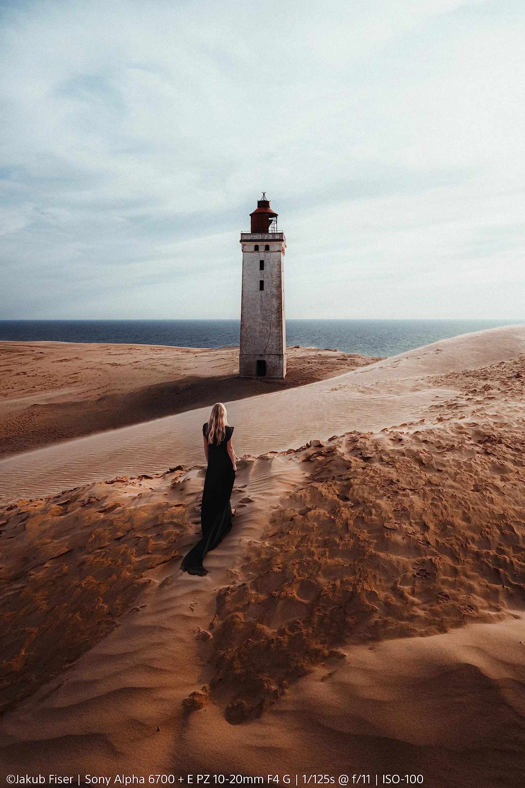 Sony Alpha 6700 bezlusterkowiec APS-C, 26 MP, AF z AI, wideo 4K 120p, 5-osiowa stabilizacja, odchylany ekran dotykowy — kompaktowy hybrydowy aparat dla twórców foto i wideo
