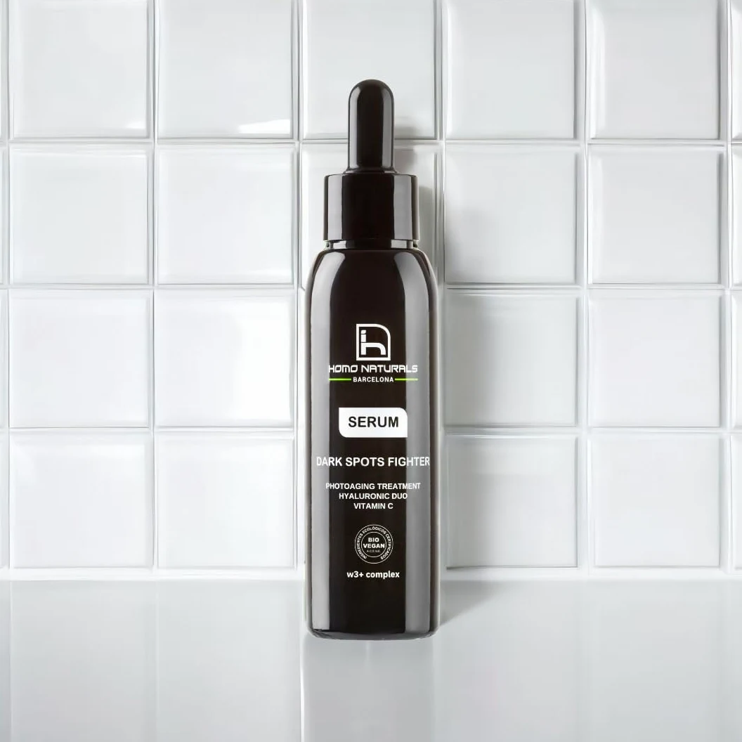 Homo Naturals Męskie serum Przeciwstarzeniowe i przeciw plamom - Krem do twarzy z kwasem hialuronowym - Krem przeciw plamom dla mężczyzn - Przeciw starzeniu się i plamom - Certyfikowany Organiczny