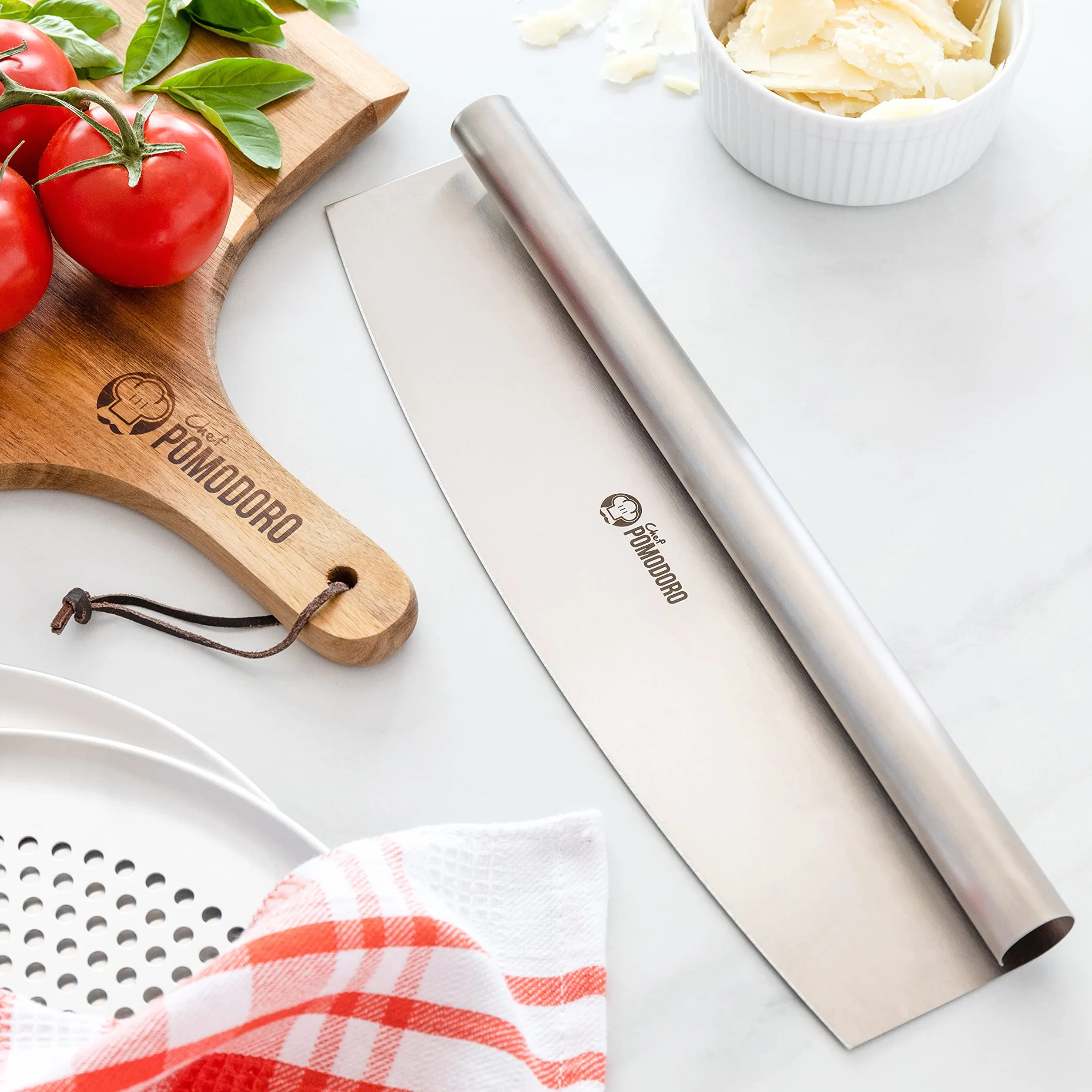 Chef Pomodoro Nóż kołyskowy do pizzy z pokrowcem ochronnym, uniwersalny 35 cm siekacz Mezzaluna z super ostrym ostrzem ze stali nierdzewnej, osłona ostrza, akcesoria do pizzy premium,