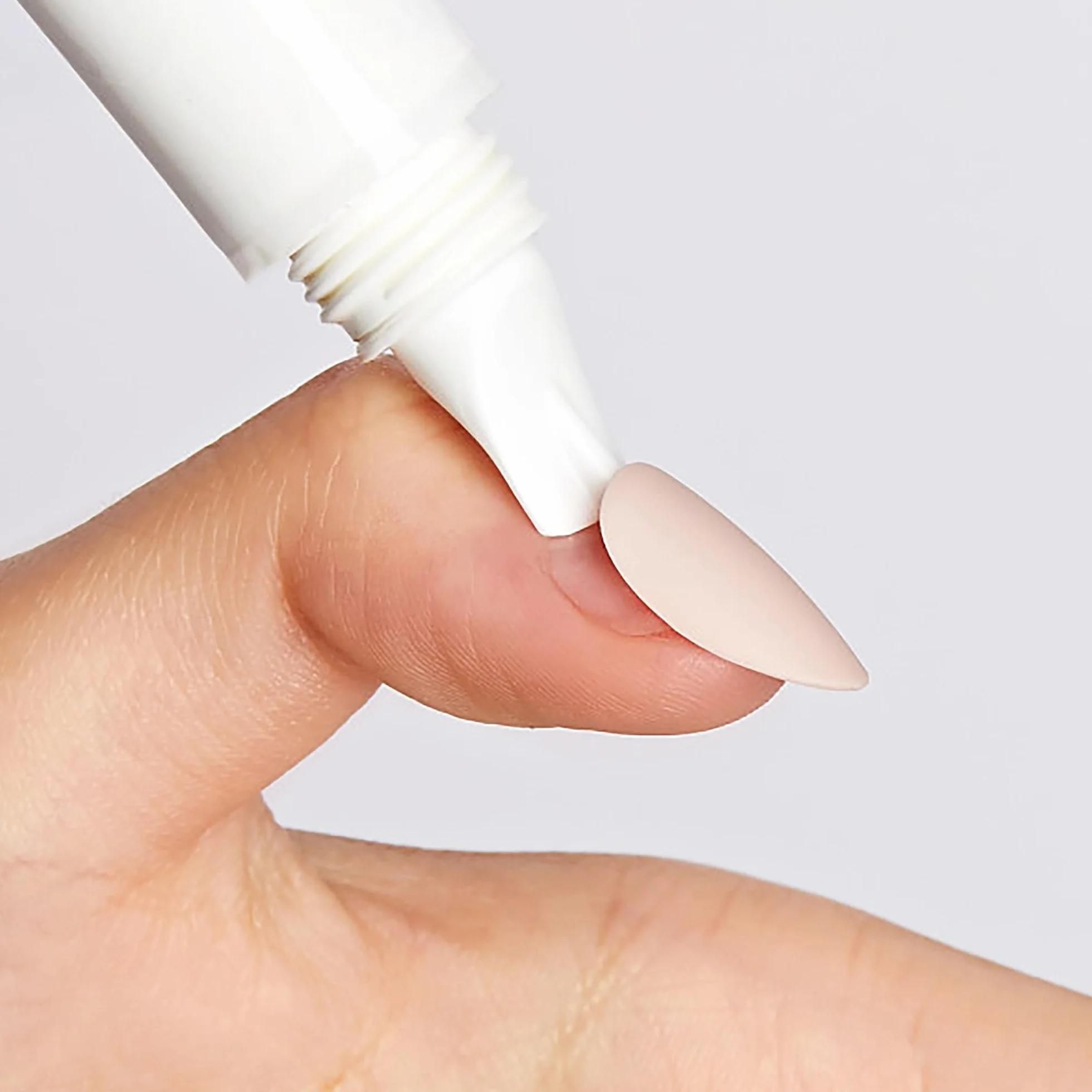 Kiss Glue Off płyn do usuwania sztucznych paznokci 13,5 ml