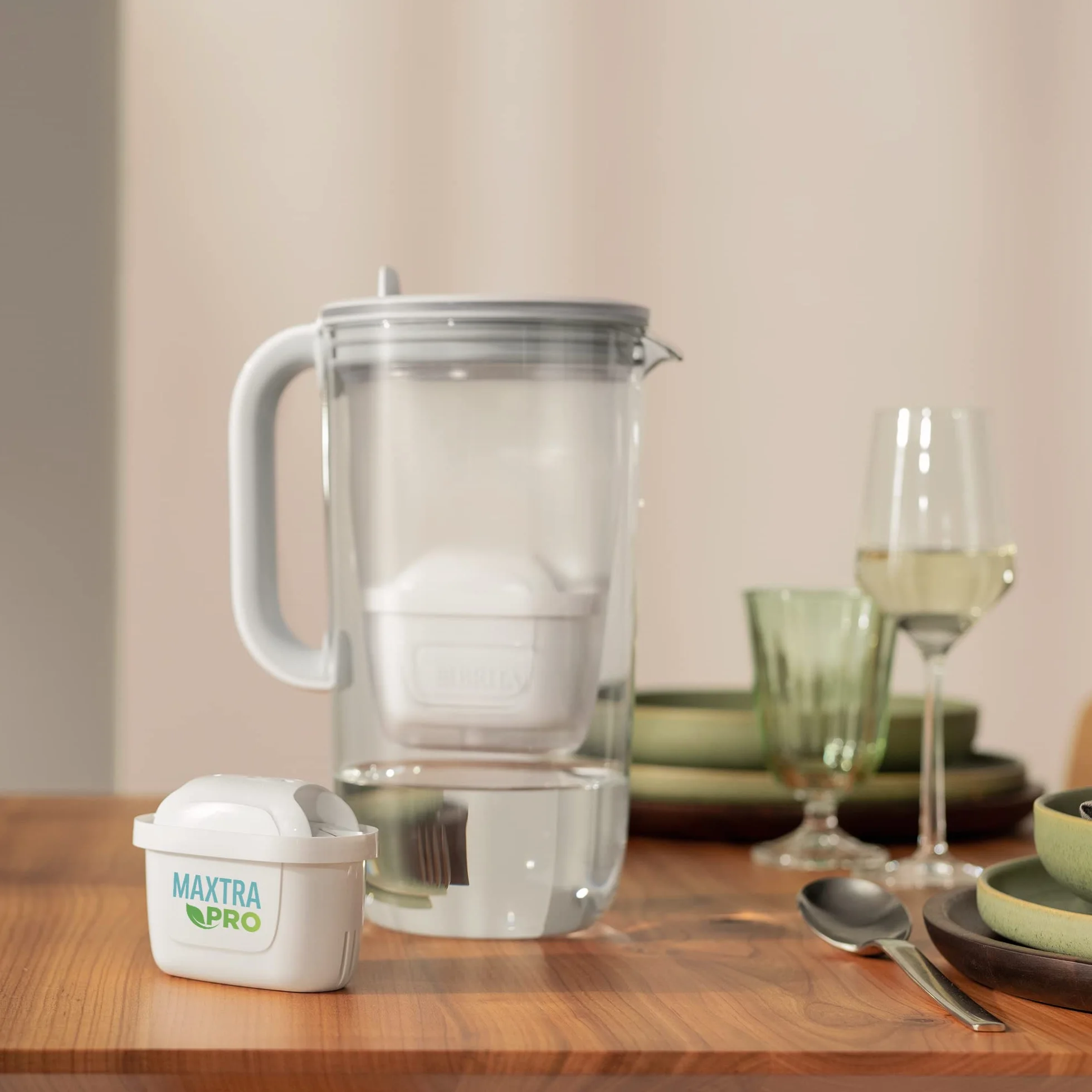 BRITA Szklany dzbanek filtrujący Glass 2,5 l z 3 filtrami MAXTRA PRO Pure Performance redukującymi chlor, kamień, PFAS i metale