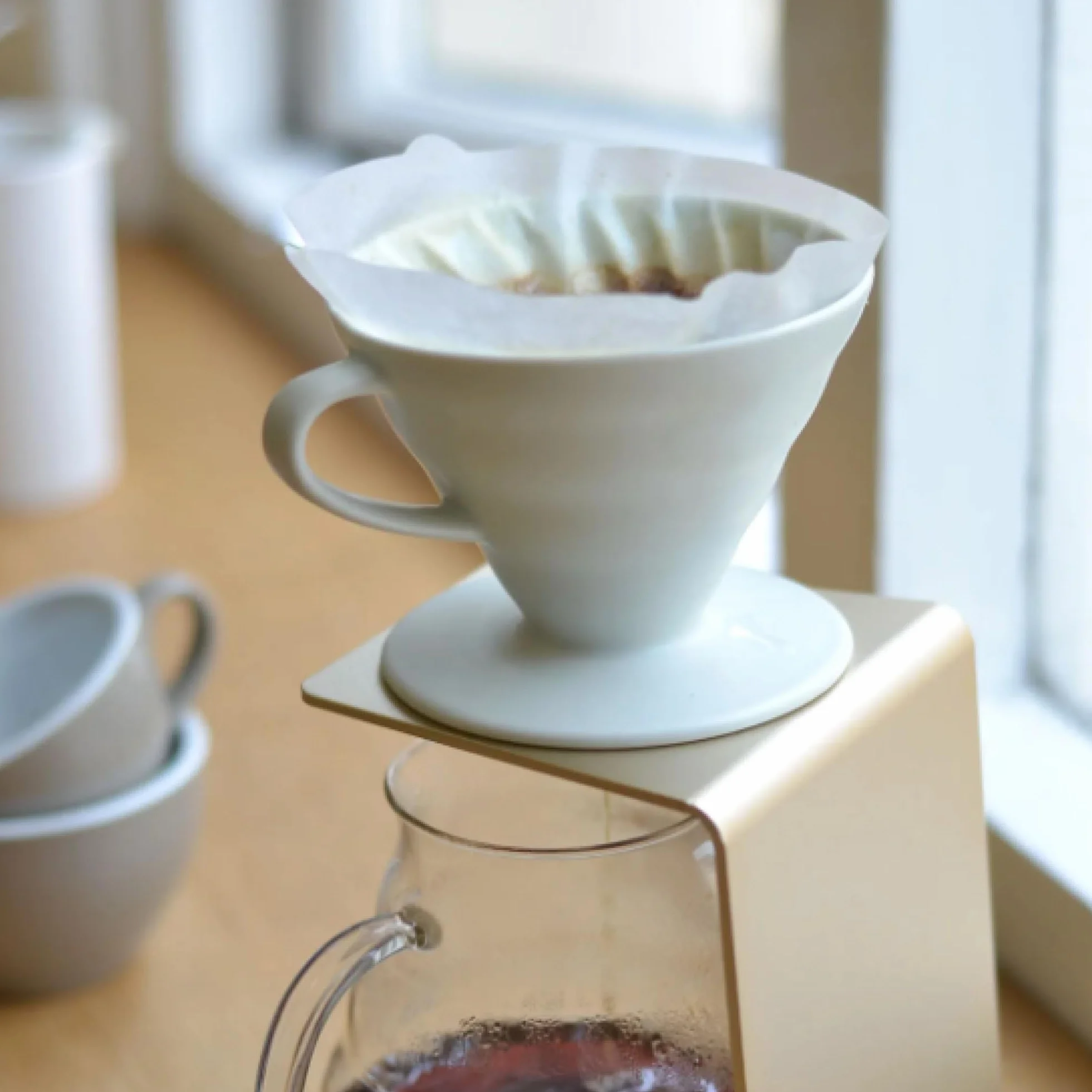 HARIO VDCR-02-W V60 przezroczysty ociekacz 02 ceramiczny, biały, 1-4 filiżanki, kawa, kapanie ręczne, wyprodukowano w Japonii