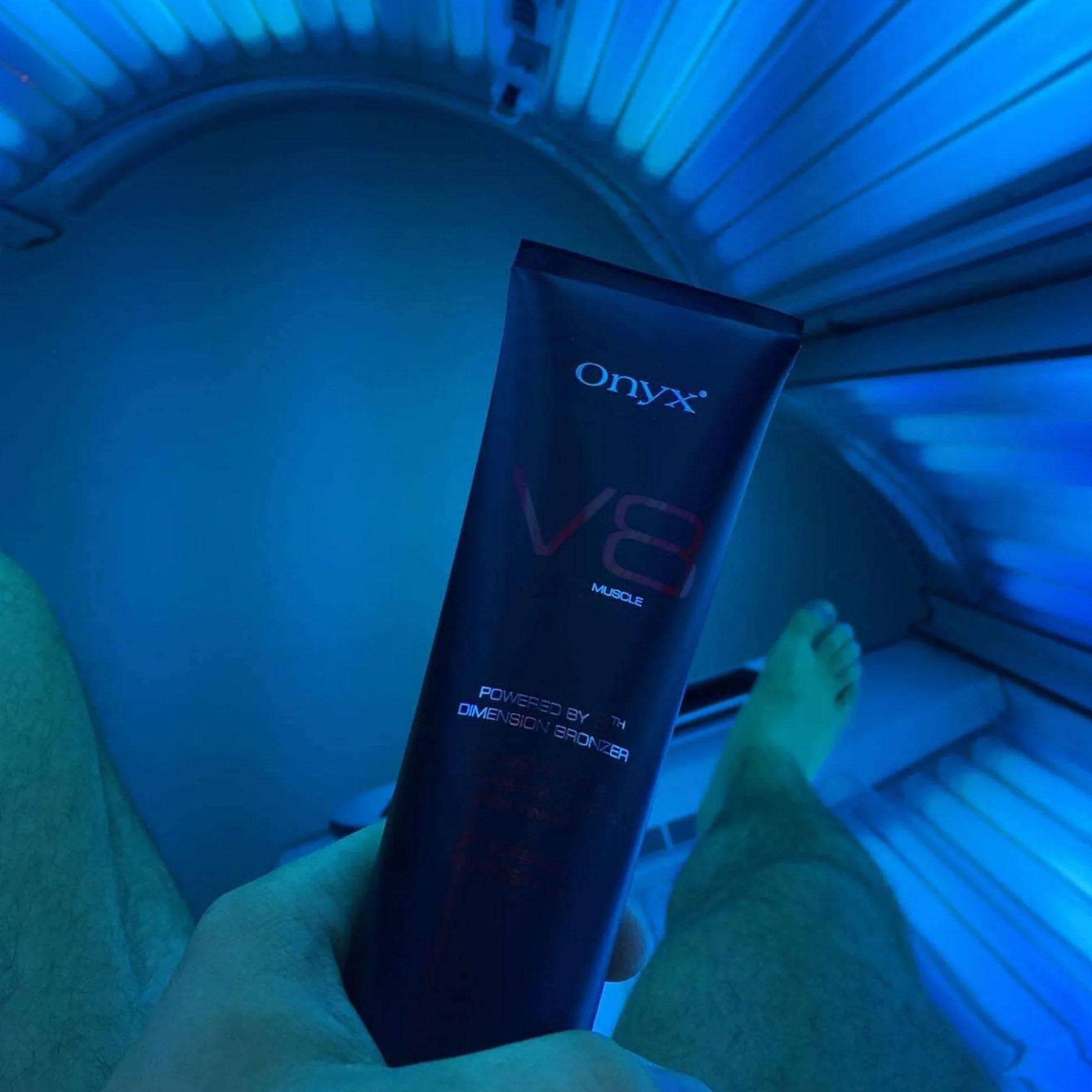 Onyx V8 - Zaawansowany Bronzer Rozgrzewający z Efektem Tingle Intensywnie Brązujący Idealny do Trudno Opalających się Części Ciała dla Mężczyzn