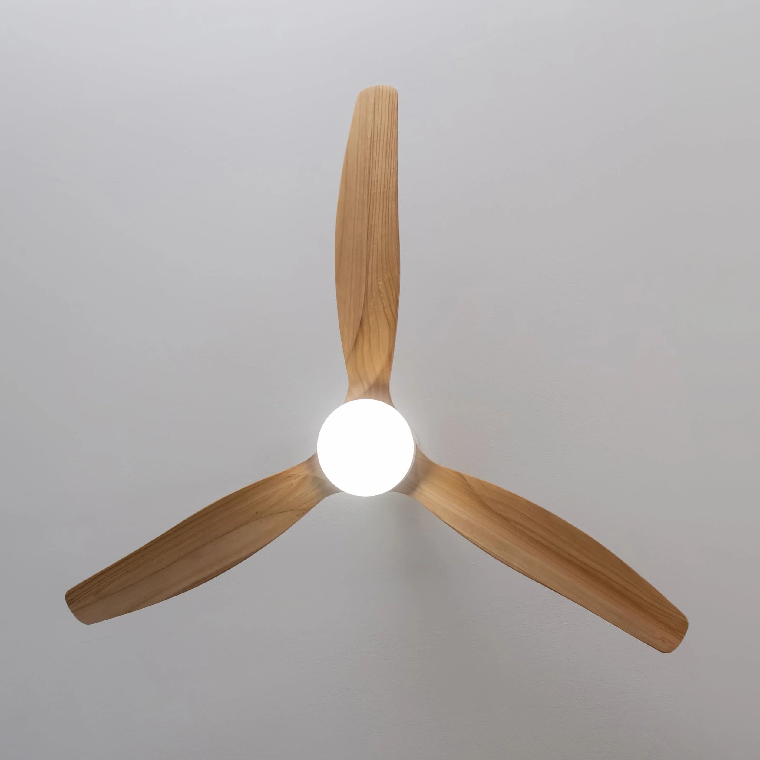 Cecotec Wentylator sufitowy EnergySilence Aero 5275 40W 52" źródło światła LED silnik prądu stałego pilot timer tryb zima-lato