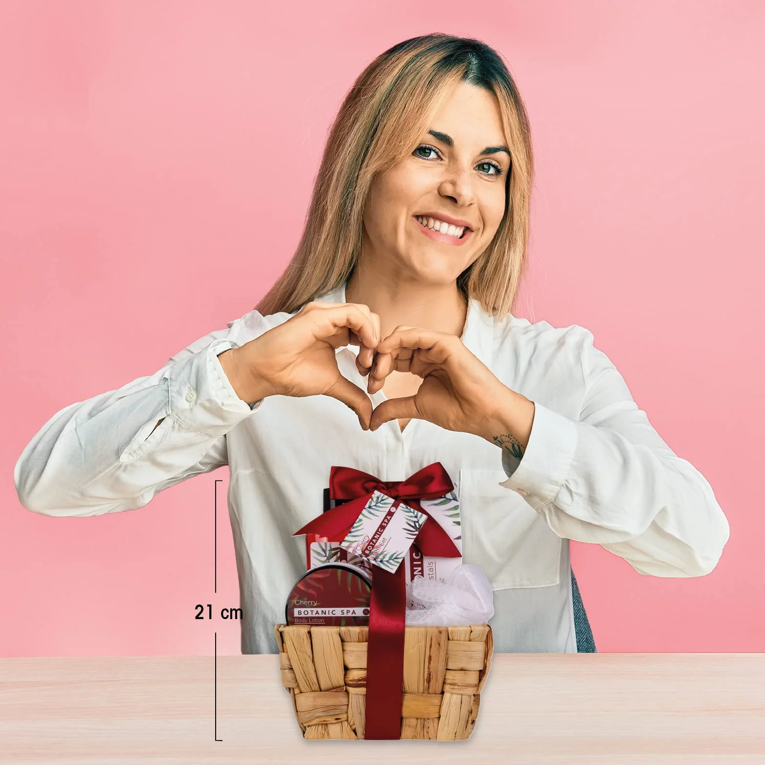 accentra zestaw upominkowy CHERRY SPA w koszu z trawy morskiej, zestaw do kąpieli i pod prysznic - 5-częściowy zestaw upominkowy w ozdobnym koszu z trawy morskiej