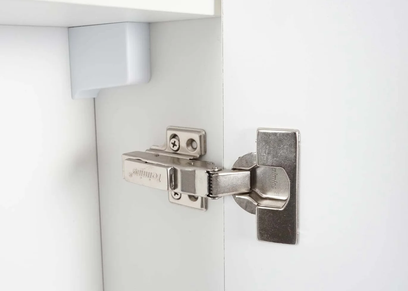 Mendler Szafka łazienkowa wisząca z lustrem HWC-B19b 70x80x16 cm biała wysoki połysk FSC