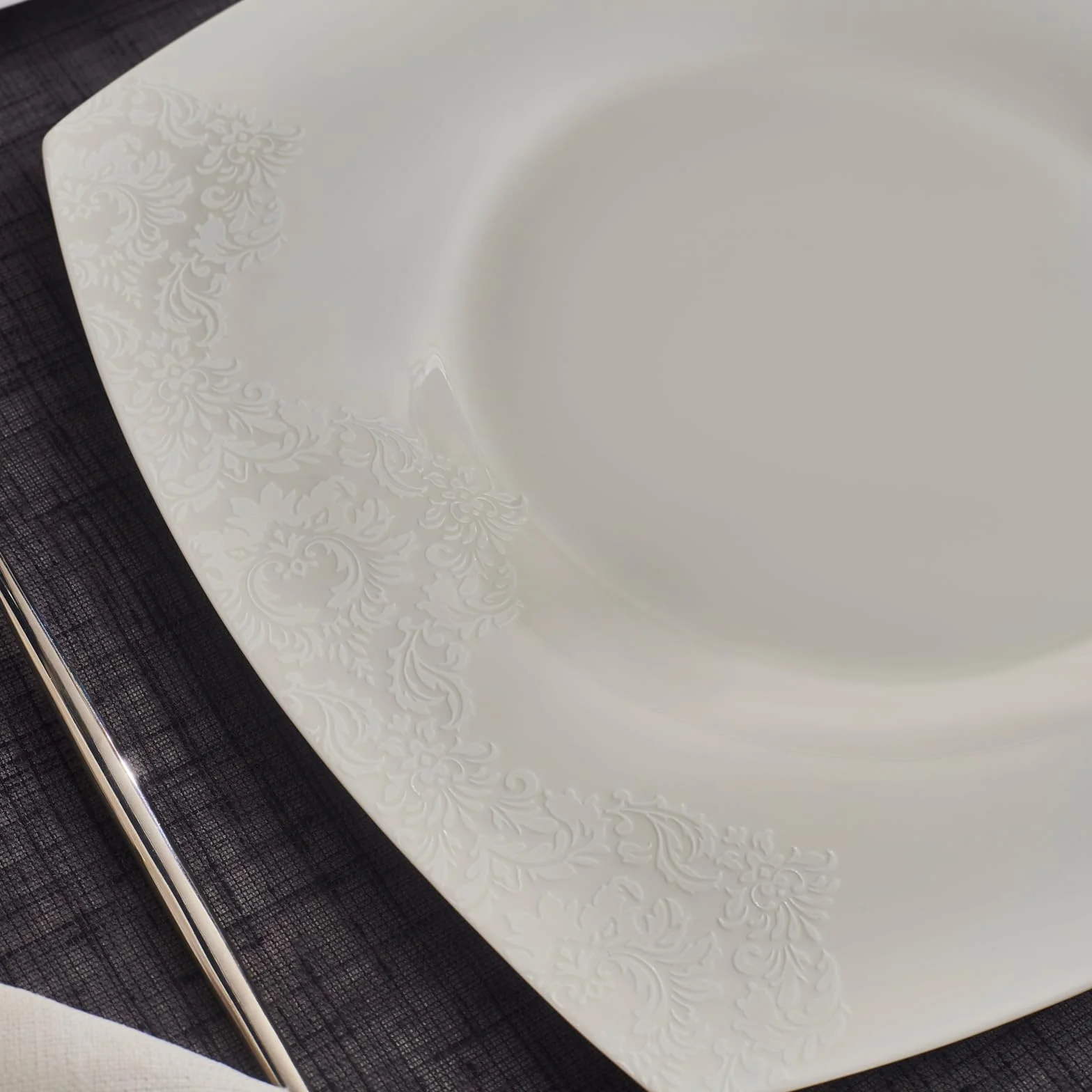 Karaca Fine Pearl Helen 26-częściowy serwis śniadaniowy, prostokątny kubek do kawy dla 6 osób, serwis łączony, biały, porcelanowa zastawa stołowa, na stół śniadaniowy lub stół stołowy