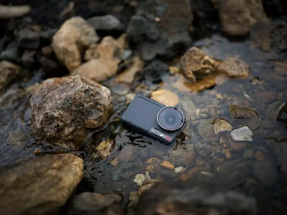 DJI Osmo Action 5 Pro Standard Combo, kamera wodoodporna z matrycą 1/1,3 cal, wideo 4K/120 kl./s, śledzenie obiektów, stabilizacja, dwa ekrany dot. OLED, kamera sportowa 4K do nagr. sportu, vlogów