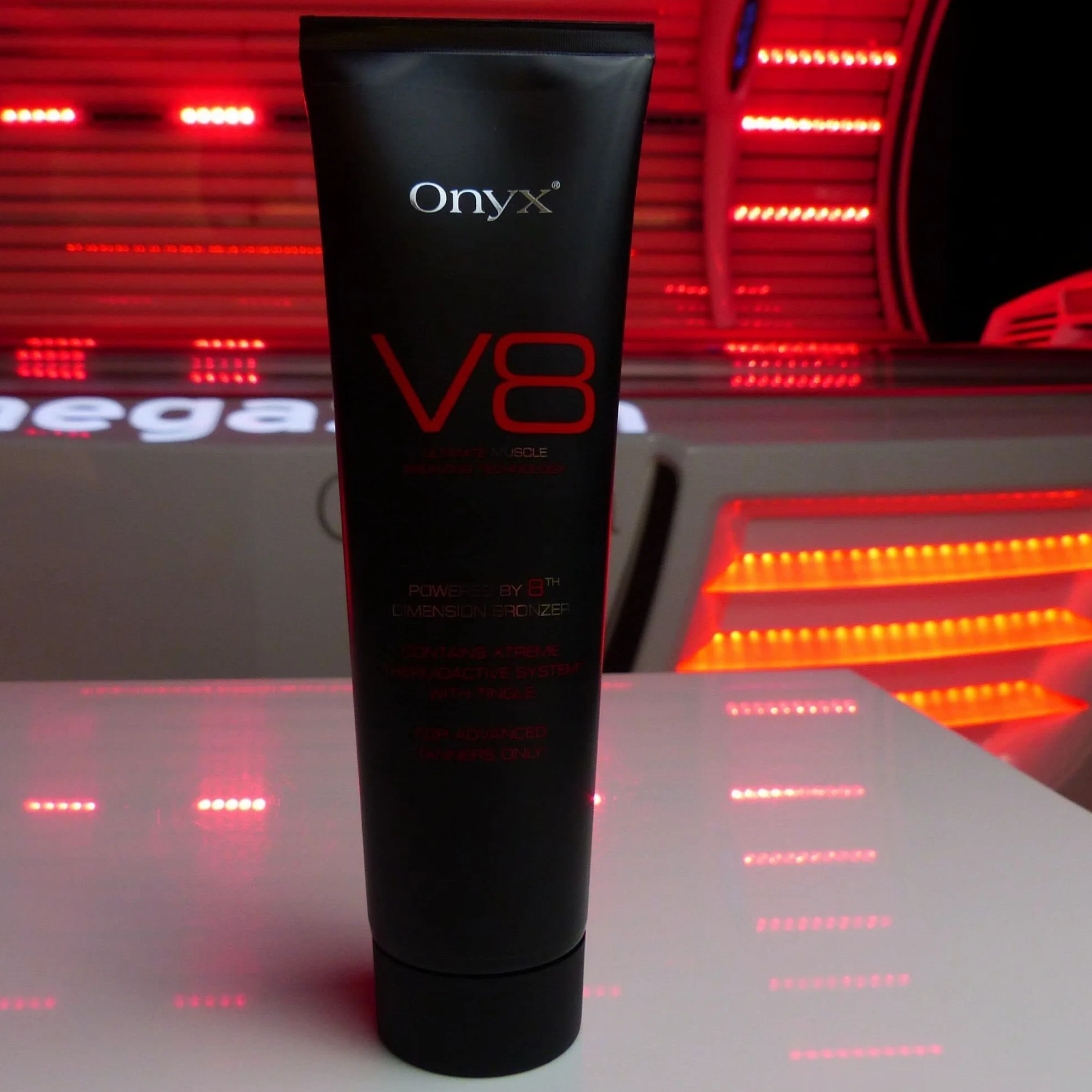 Onyx V8 - Zaawansowany Bronzer Rozgrzewający z Efektem Tingle Intensywnie Brązujący Idealny do Trudno Opalających się Części Ciała dla Mężczyzn