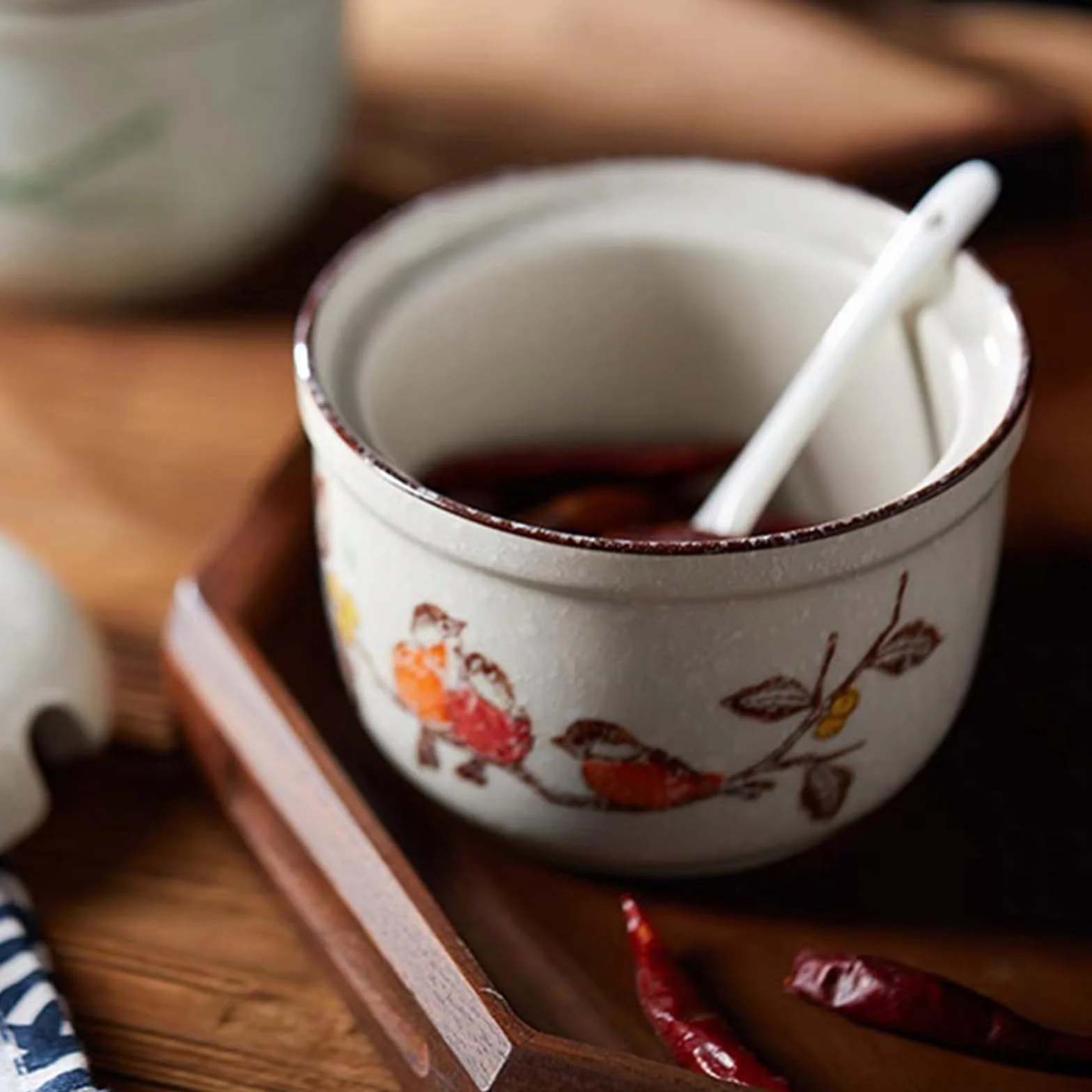 Ceramiczna cukiernica z pokrywką i łyżeczką na cukier, sól, przyprawy