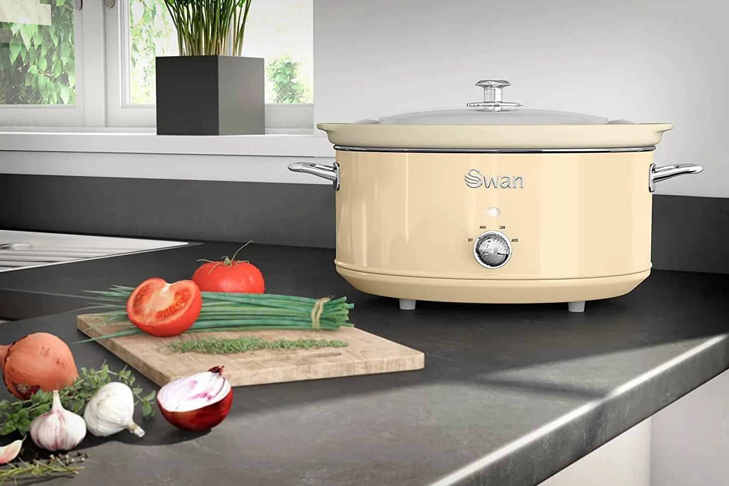 Swan Retro SF17031CNEU Wolna kuchenka 6.5L Nieprzywierająca ceramika 3 poziomy temperatury Kremowy 320W