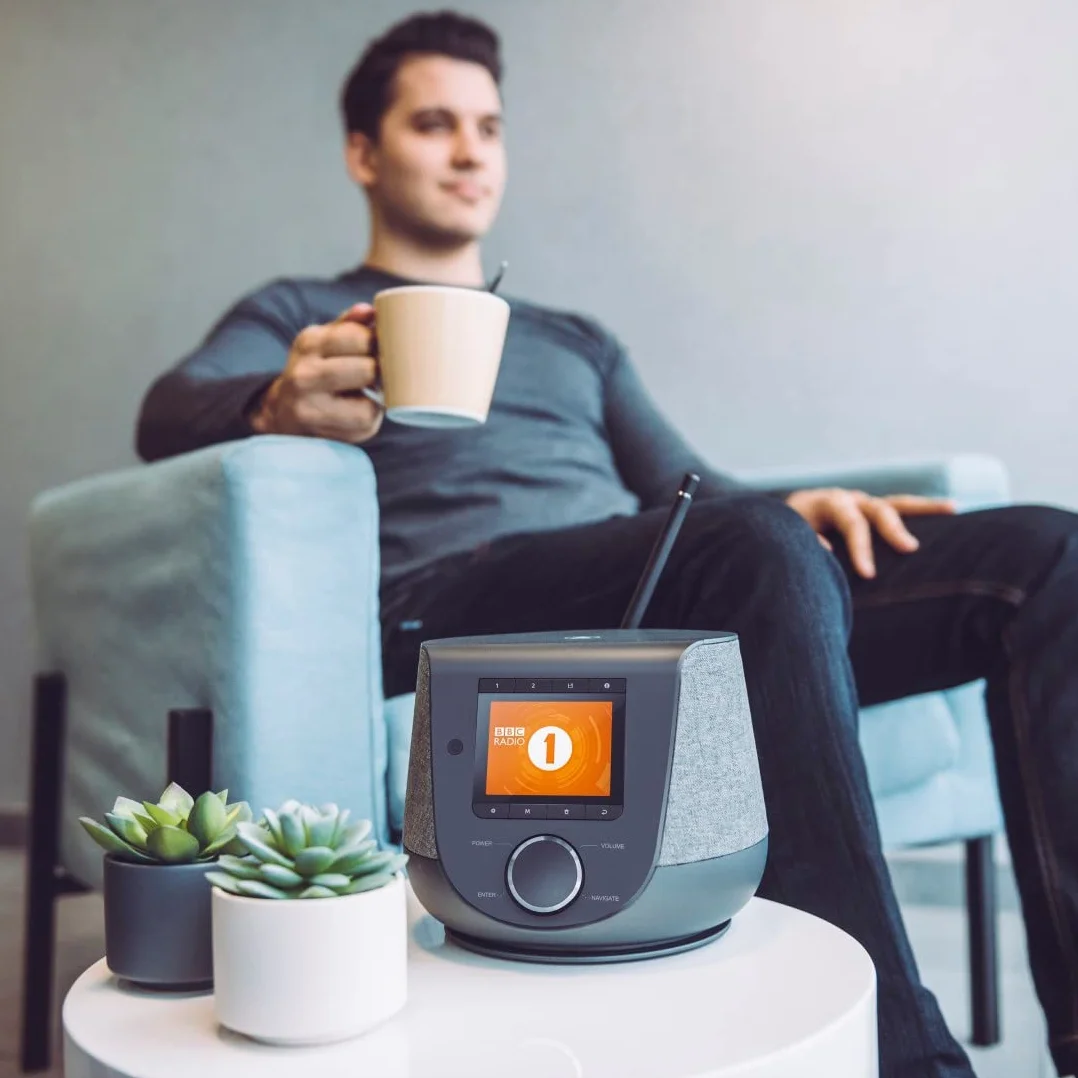 Hama Radio cyfrowe/internetowe DIR3200SBT do odbioru sygnałów audio za pośrednictwem FM, DAB/DAB+, radia internetowego (bluetooth, WLAN, 10W, stereo) czarne