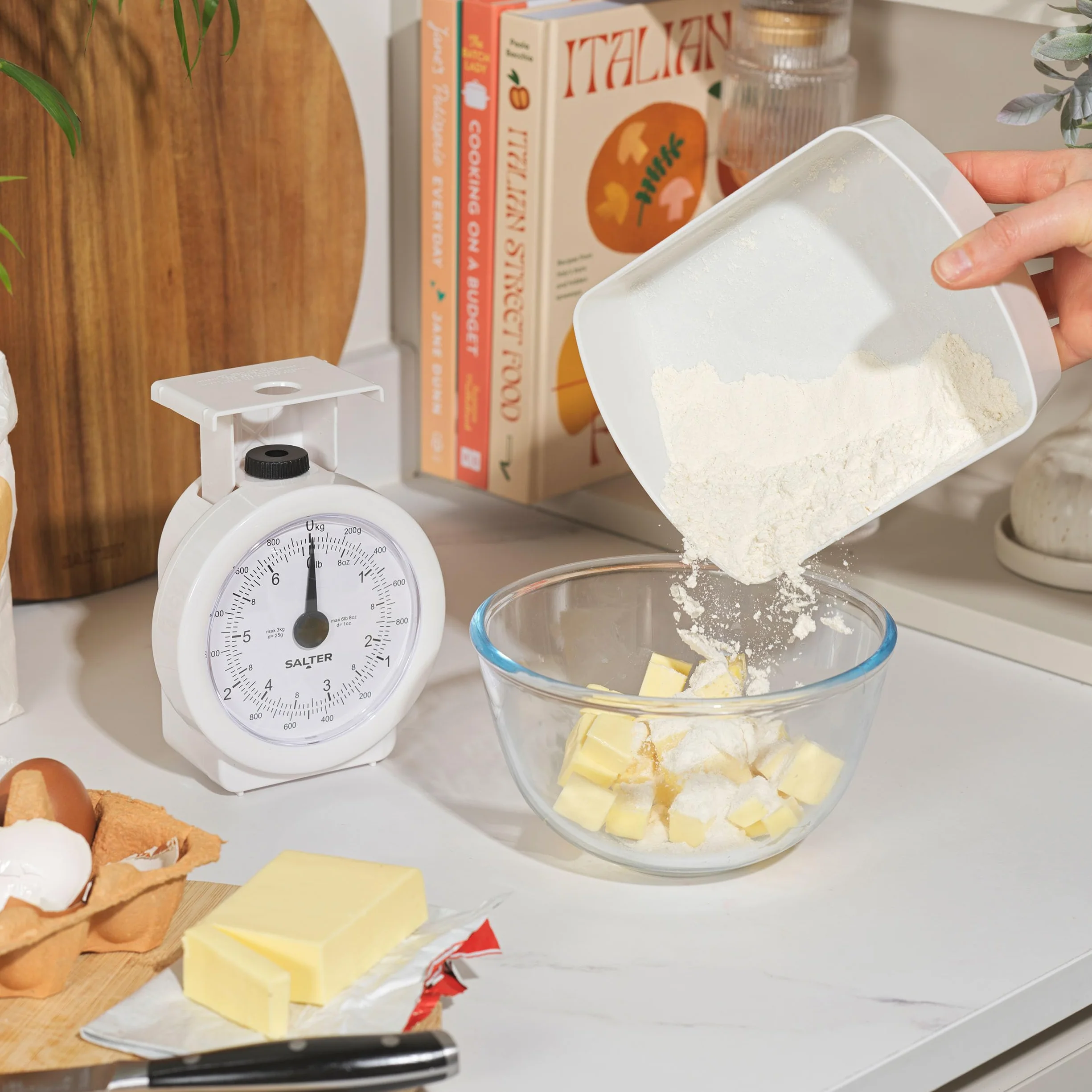 Salter Mechaniczna waga kuchenna 3 kg analogowa biała