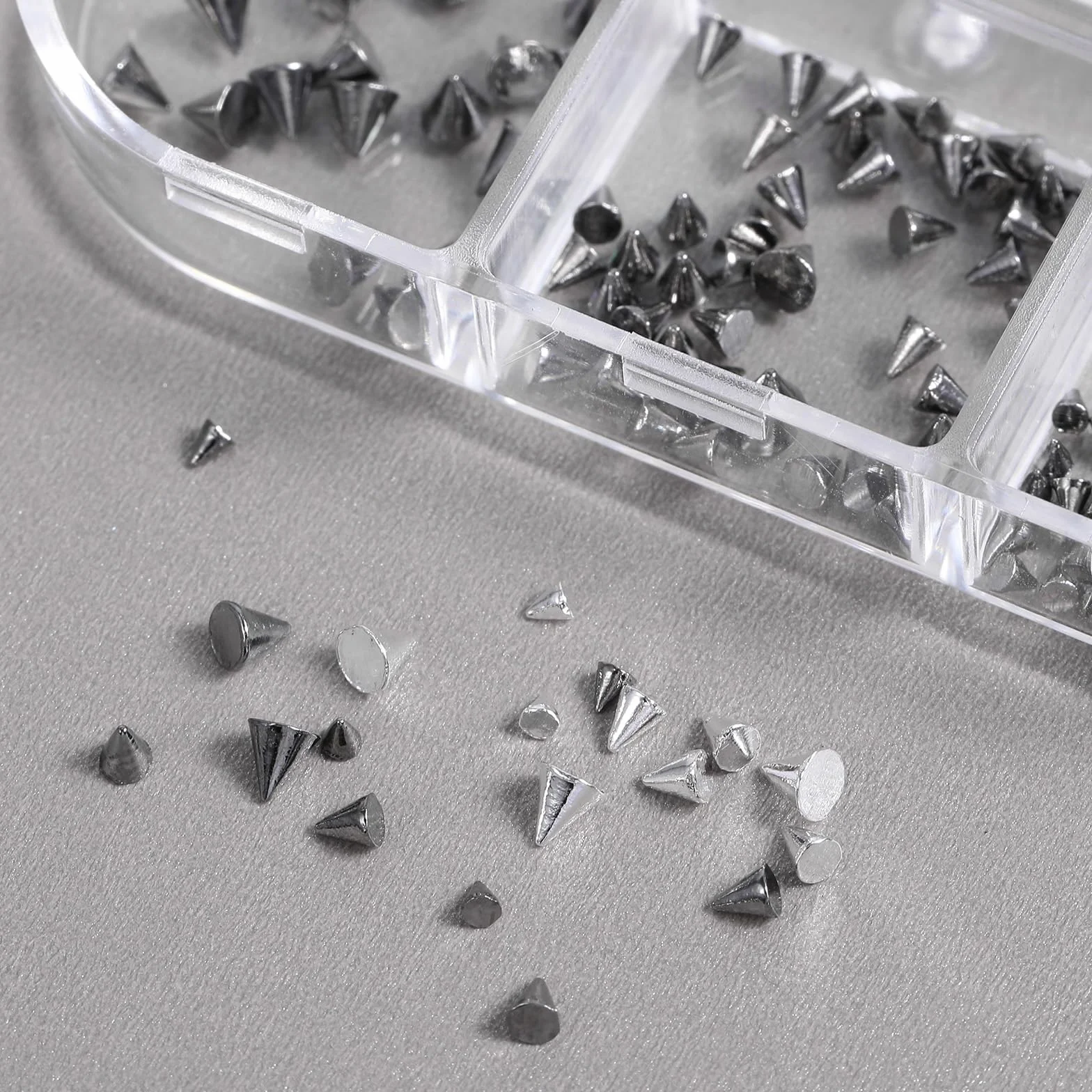 6 metalowych zawieszek na paznokcia/pudełko, punk, gotyckie, kolczyki na sztyfcie, mini stożek kolce do paznokci, ozdoby do paznokci 3D, zawieszki ze stopu, cyrkonie, akcesoria do stylizacji paznokci