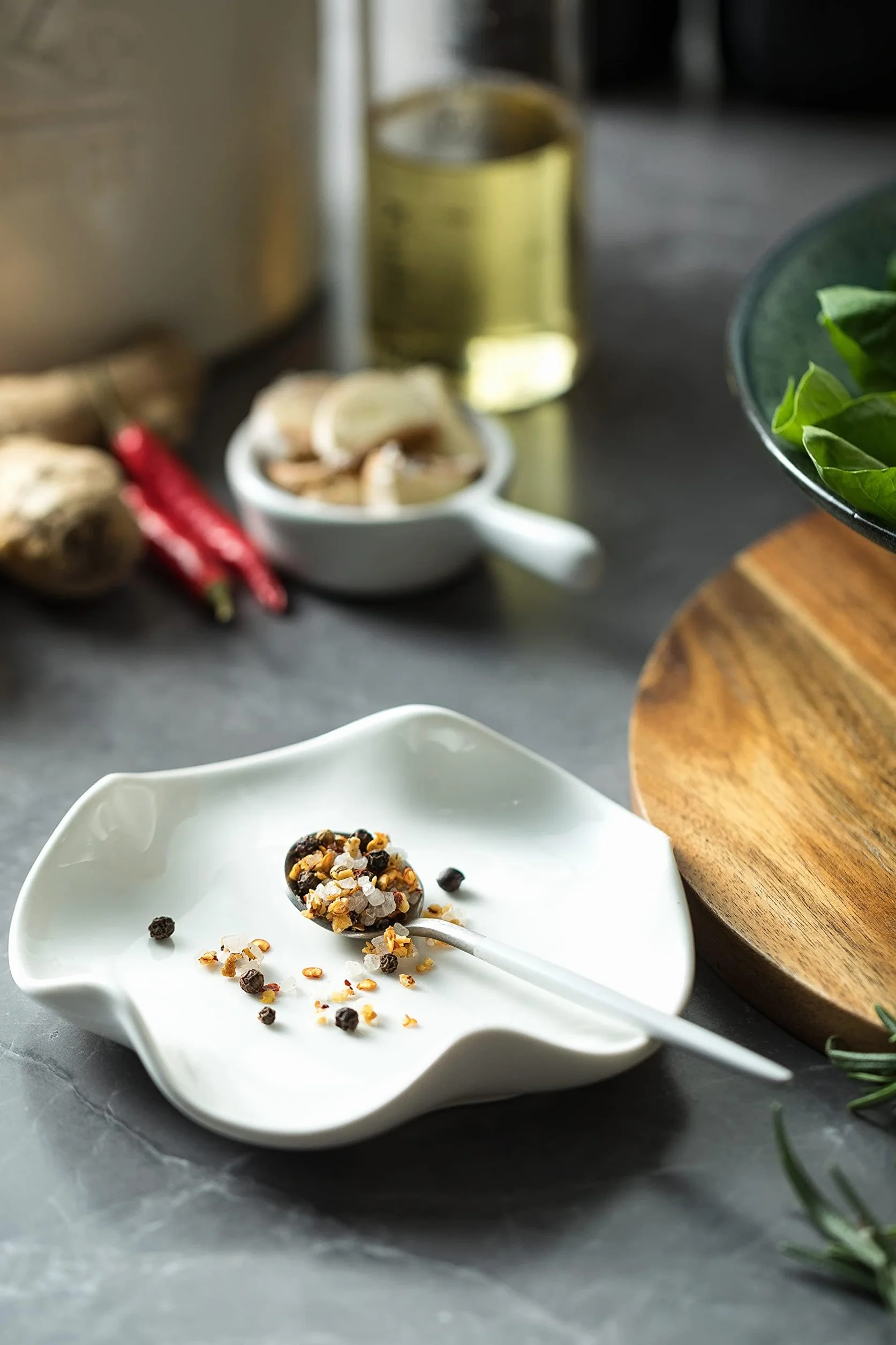 Ceramiczna półka na łyżki do kuchni, półka na kuchenkę i blat kuchenny, uchwyt na łyżeczkę do herbaty, można umieścić łyżeczkę, uchwyt na łyżeczki do kawy lub szczypce, nadaje się do mycia w zmywarce