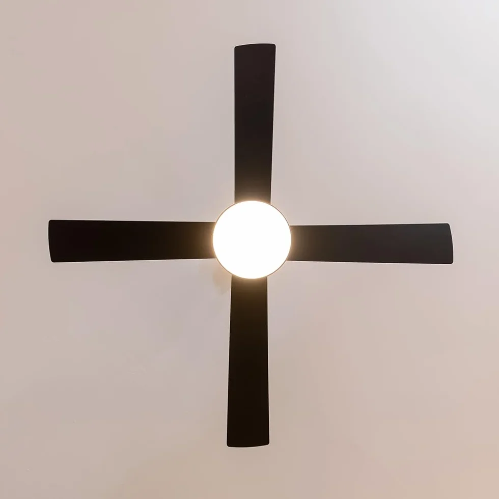 Cecotec Wentylator sufitowy EnergySilence Aero 5200 Black Line 60 W 52” z oświetleniem LED, pilotem, 3 prędkościami, 4 łopatkami i trybem zima-lato.