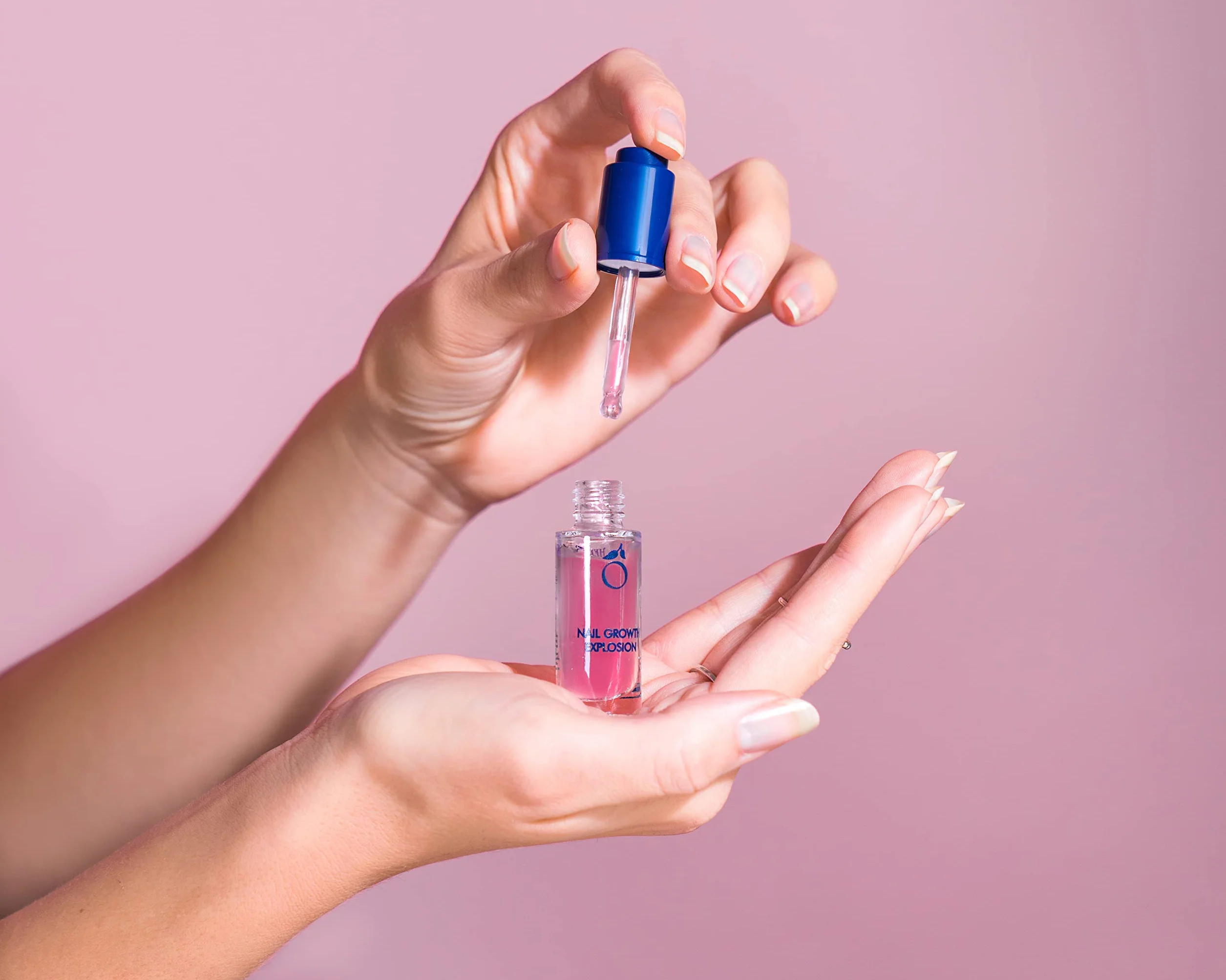 Herome Eksplozja Wzrostu Paznokci Herome - 7 ml - Bogata w krzem formuła, nawilża i przyspiesza wzrost paznokci, dzięki czemu paznokcie błyskawicznie stają sie mocne, gładkie i zdrowe.